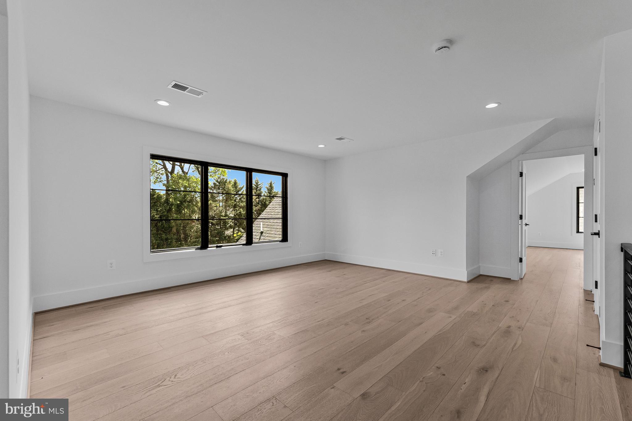 INGLESIDE - Residential