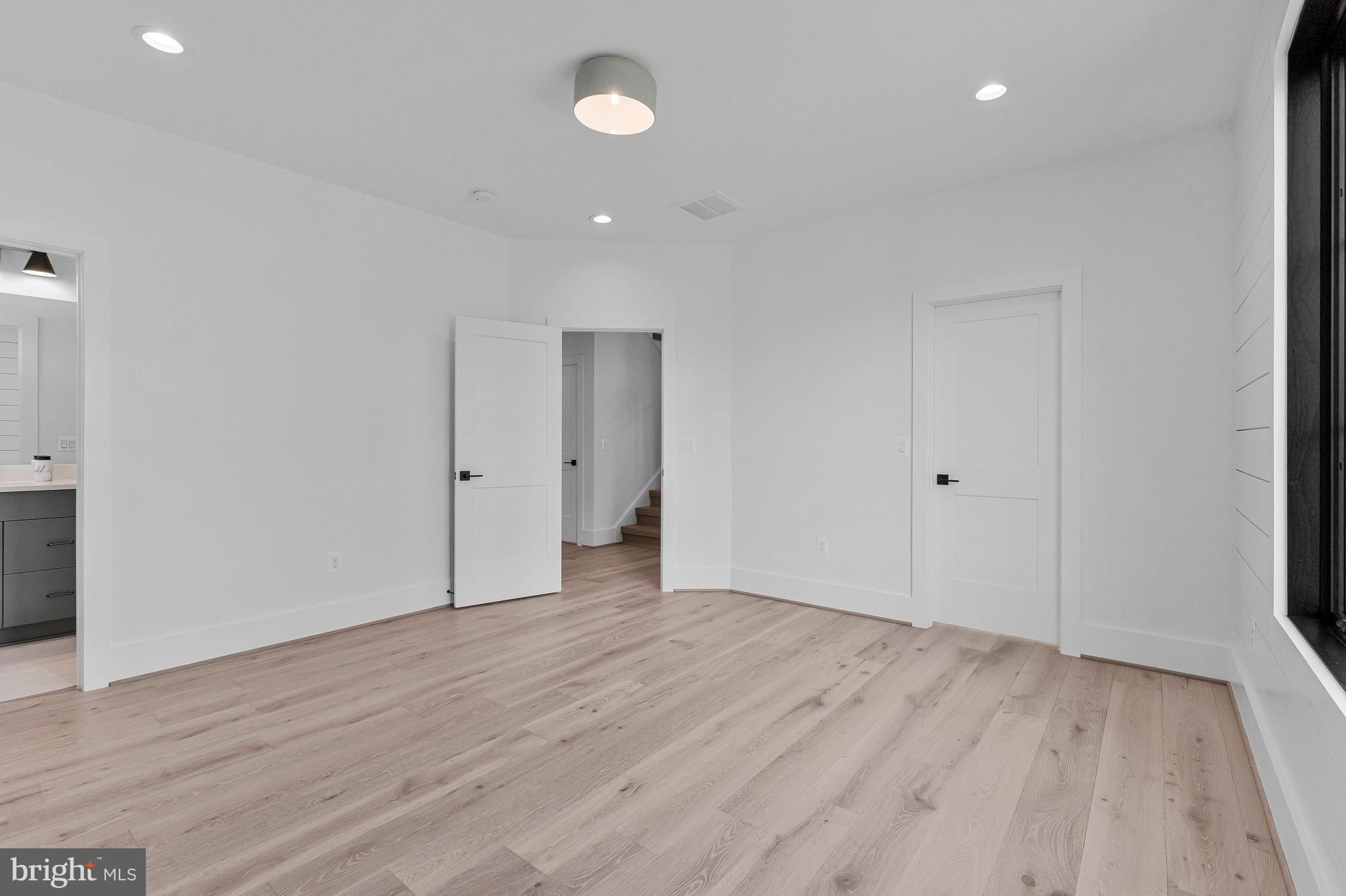 INGLESIDE - Residential