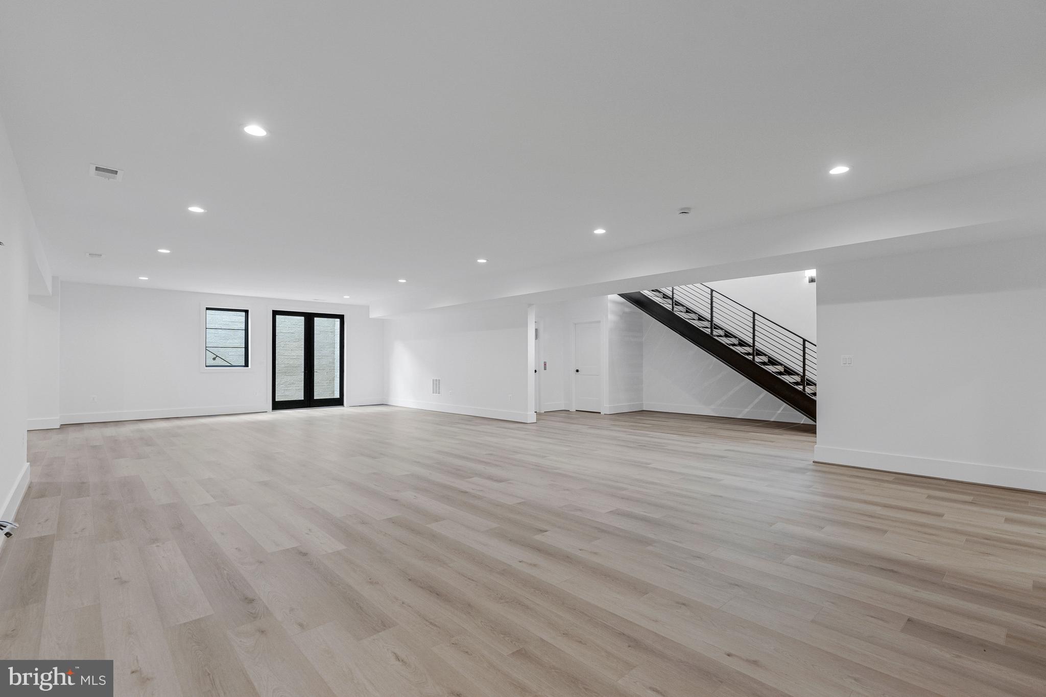 INGLESIDE - Residential