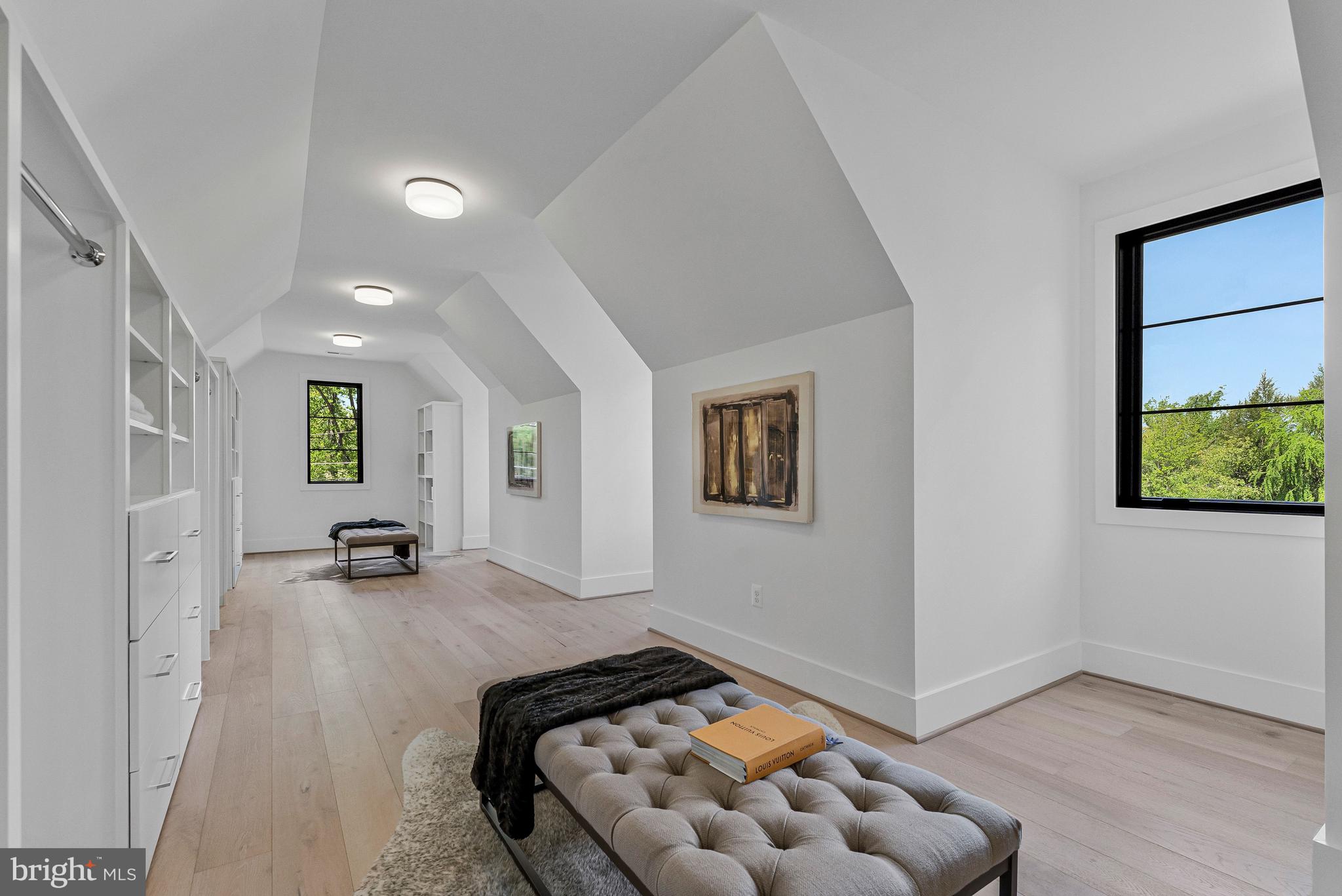 INGLESIDE - Residential