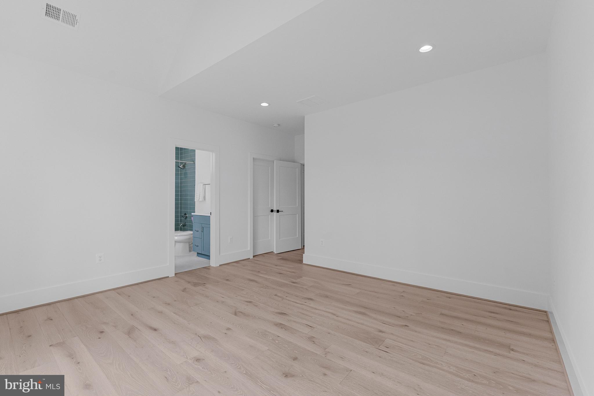 INGLESIDE - Residential