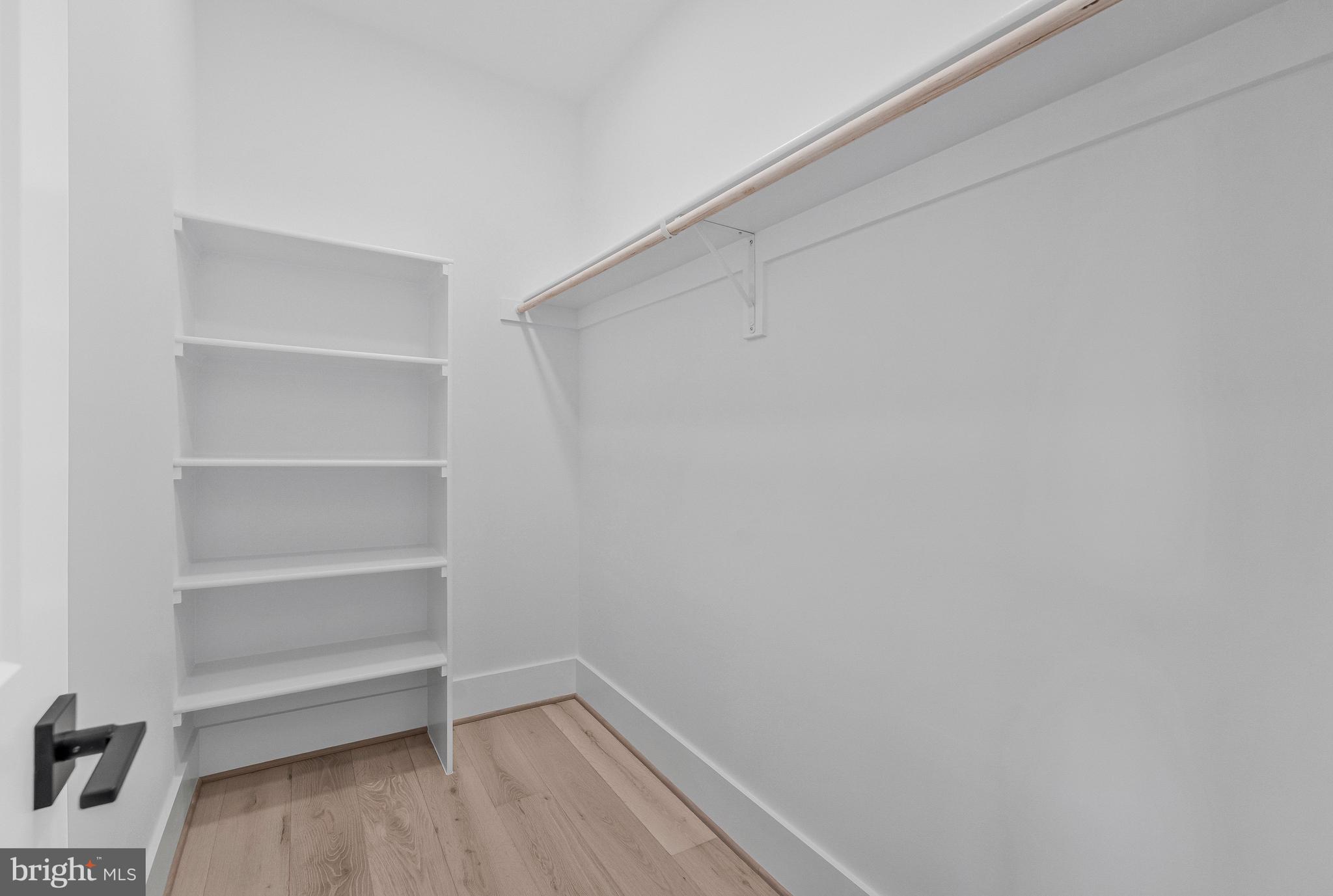 INGLESIDE - Residential