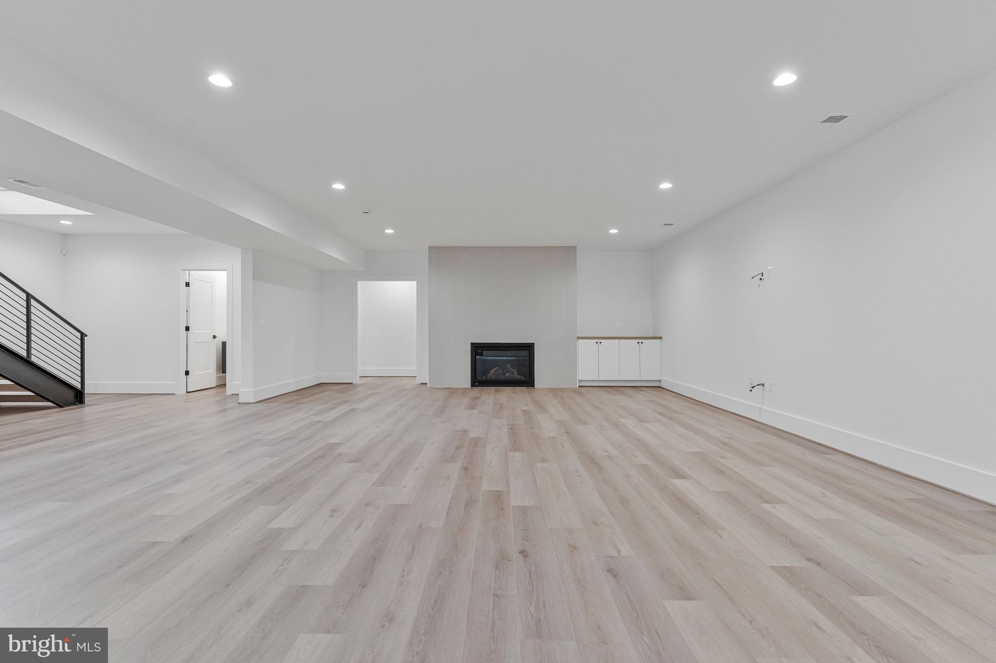 INGLESIDE - Residential