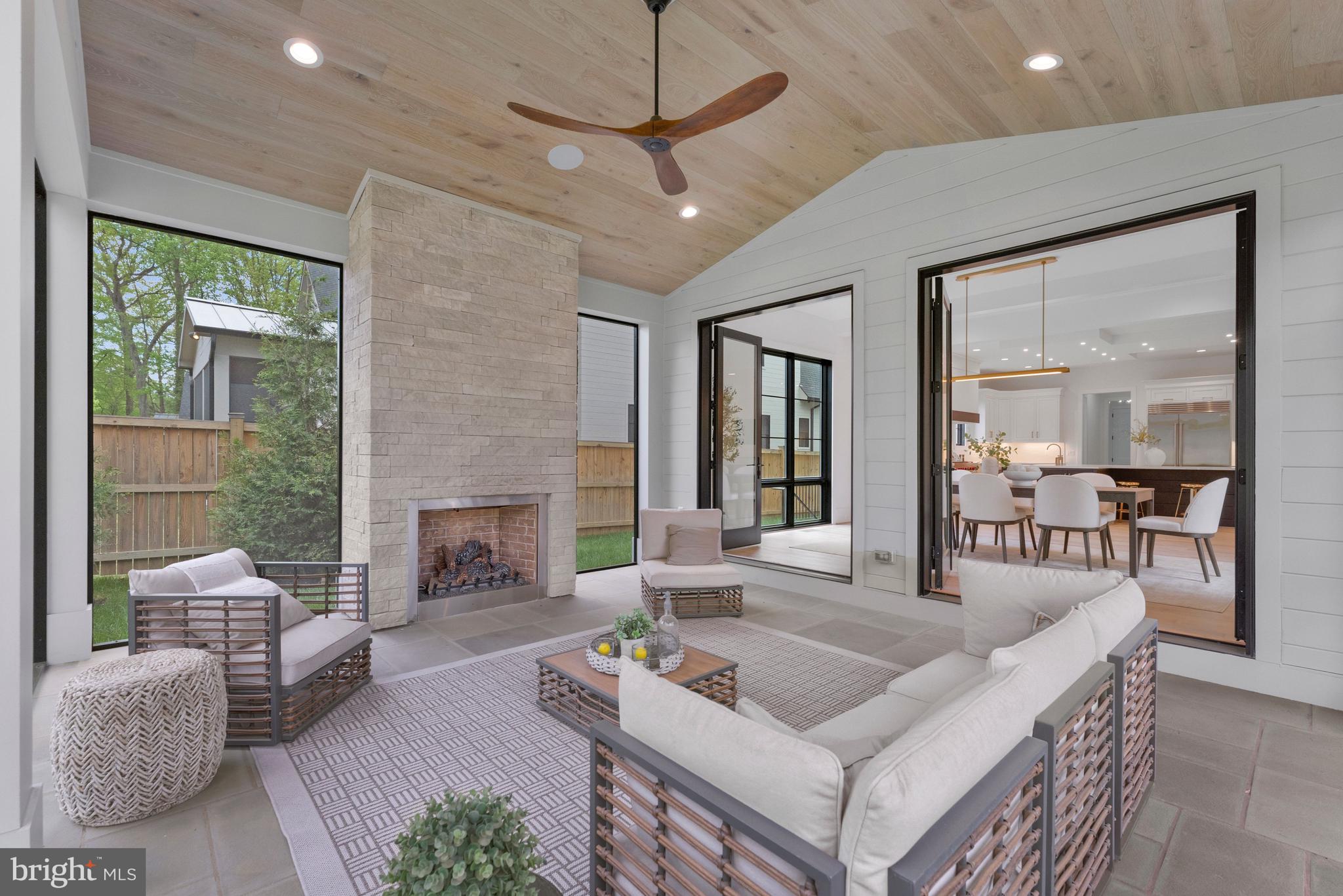 INGLESIDE - Residential