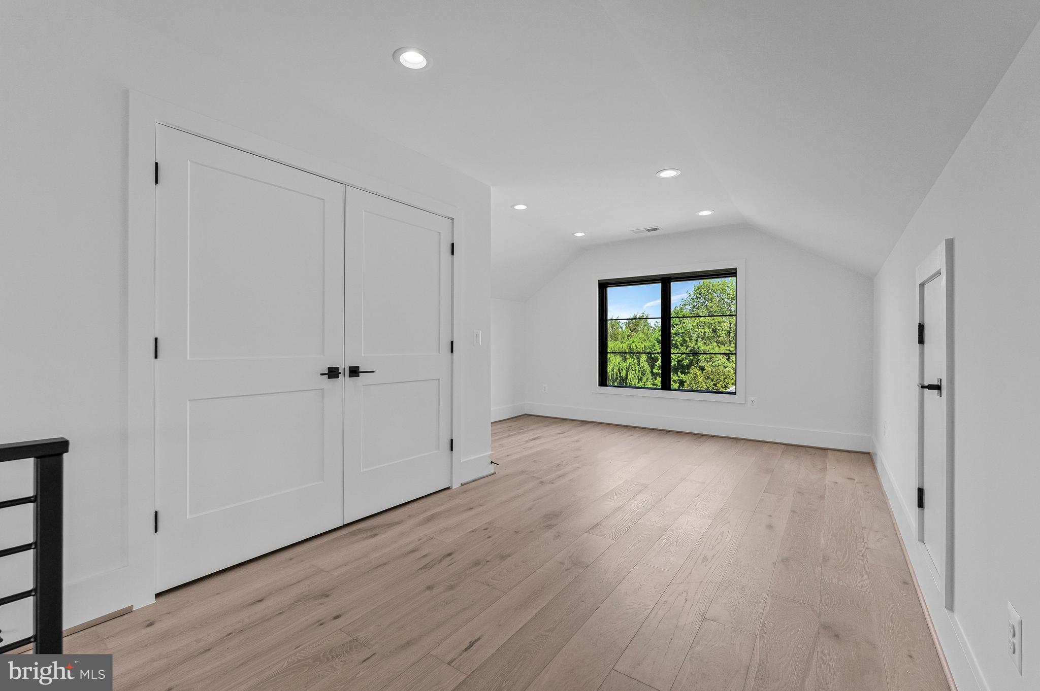 INGLESIDE - Residential