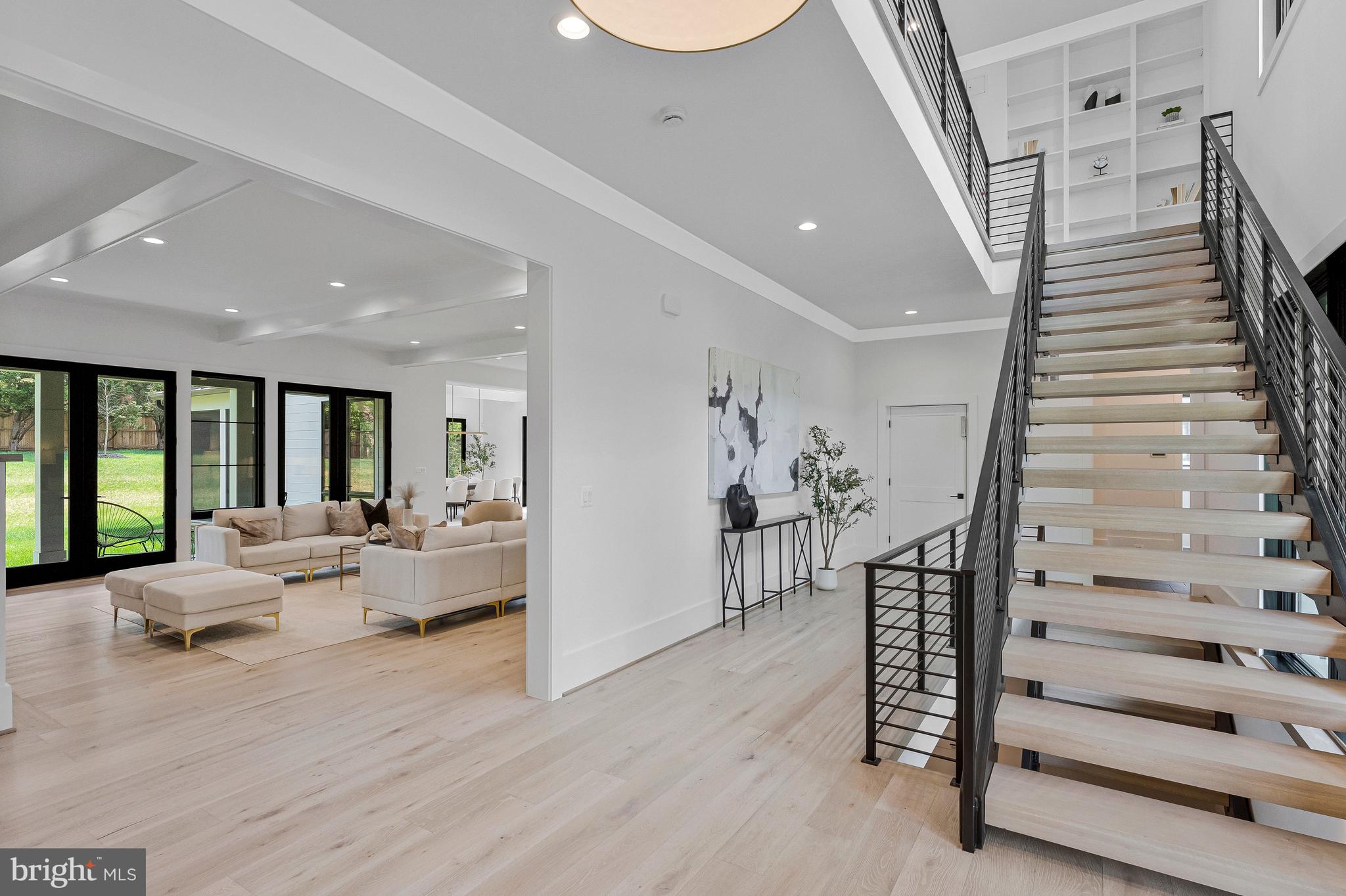 1109 INGLESIDE AVENUE