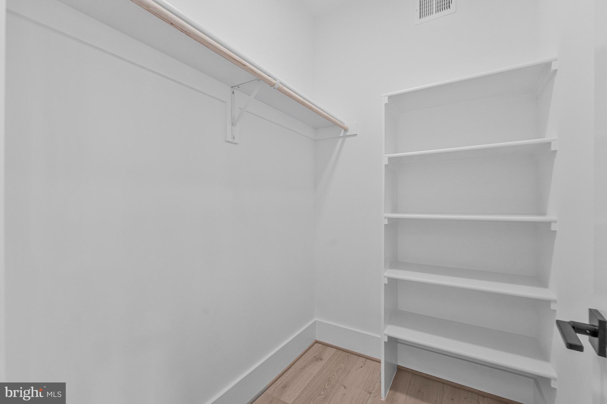 INGLESIDE - Residential