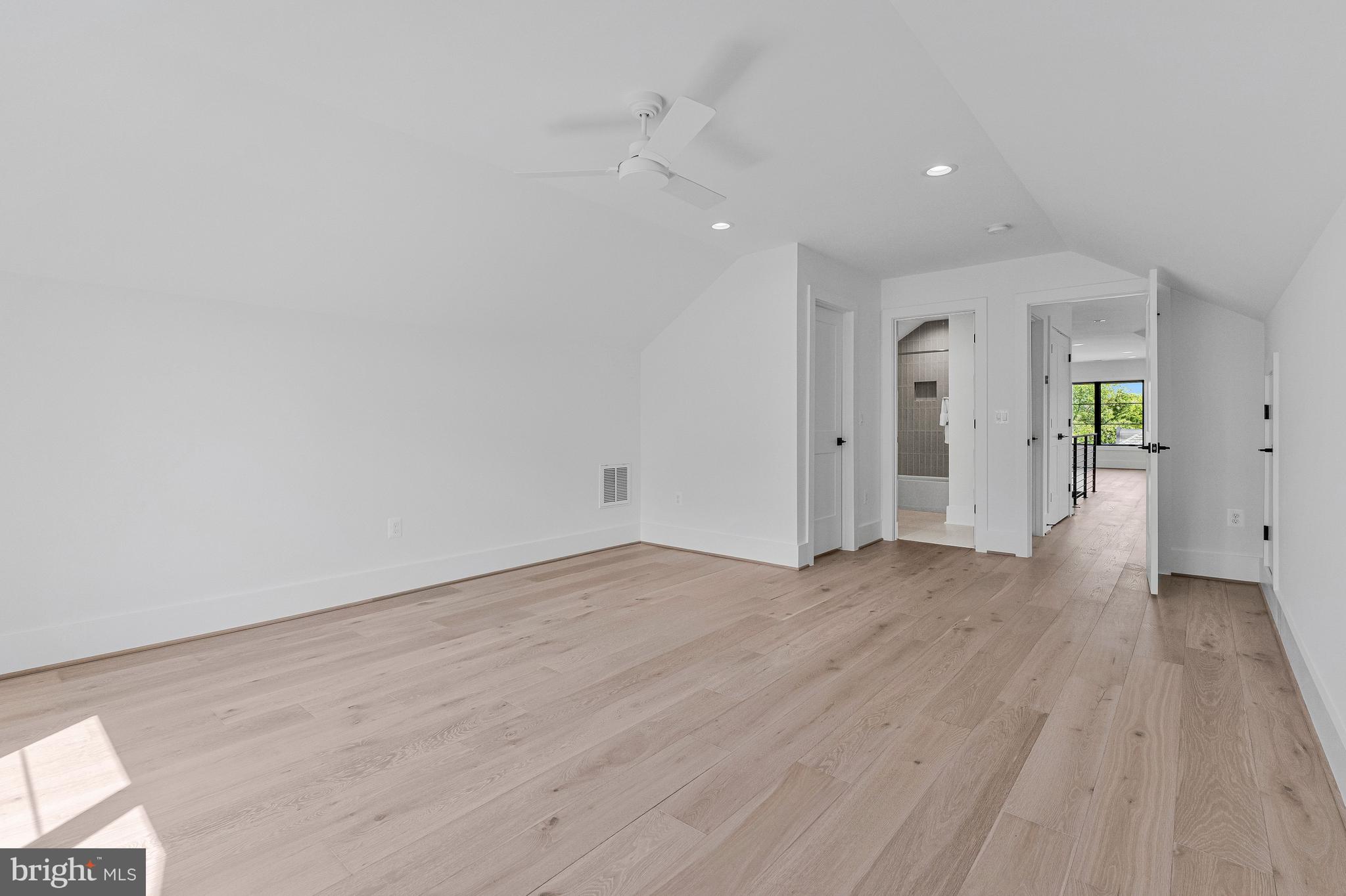 INGLESIDE - Residential