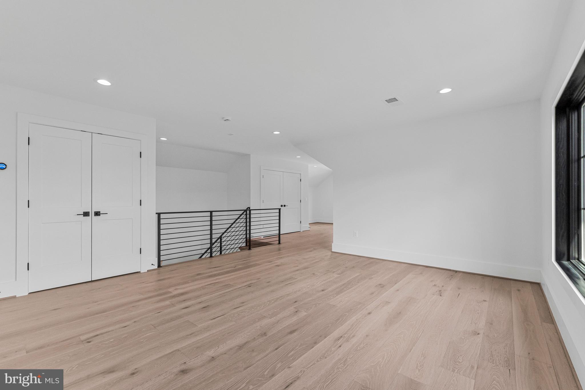 INGLESIDE - Residential