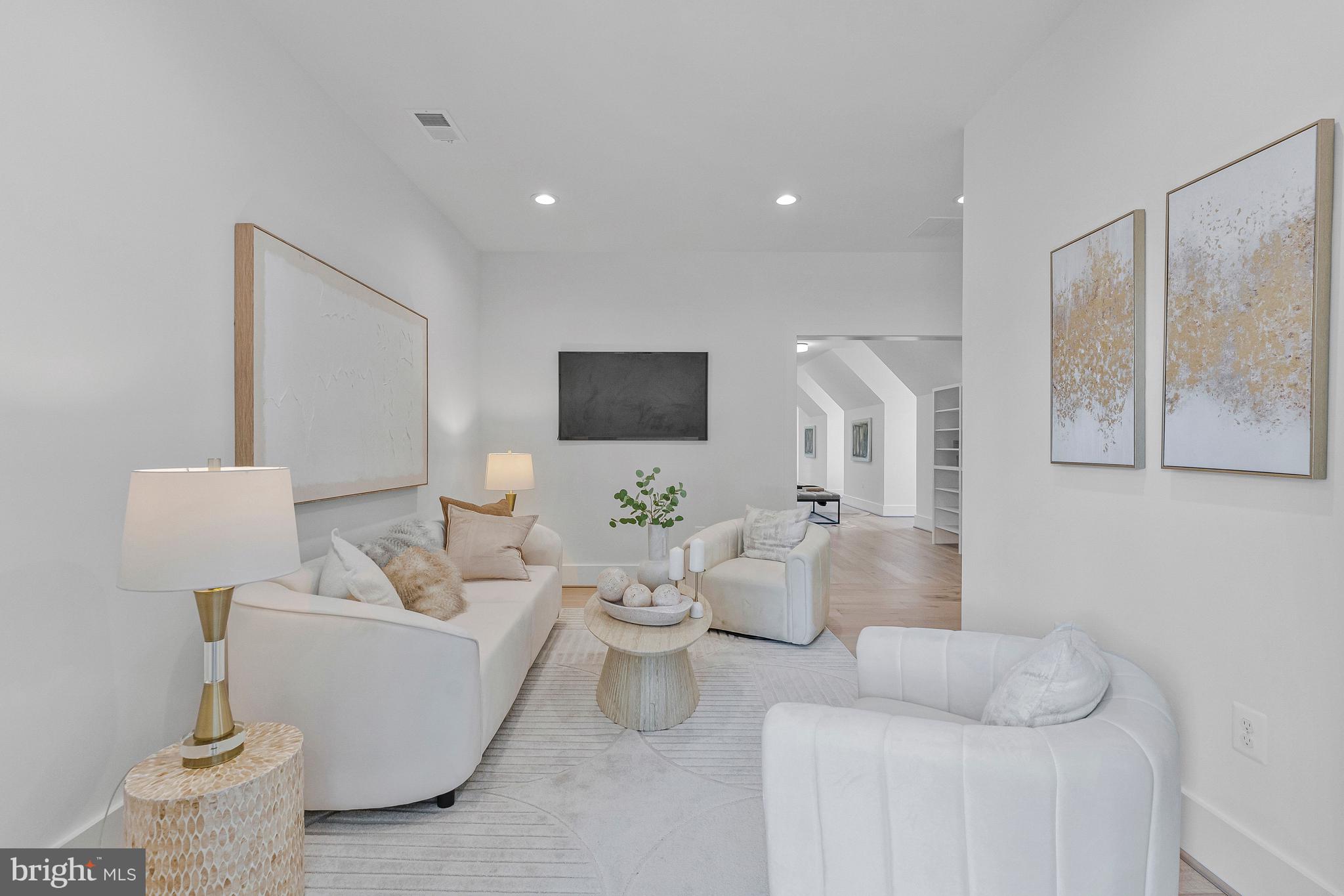 INGLESIDE - Residential