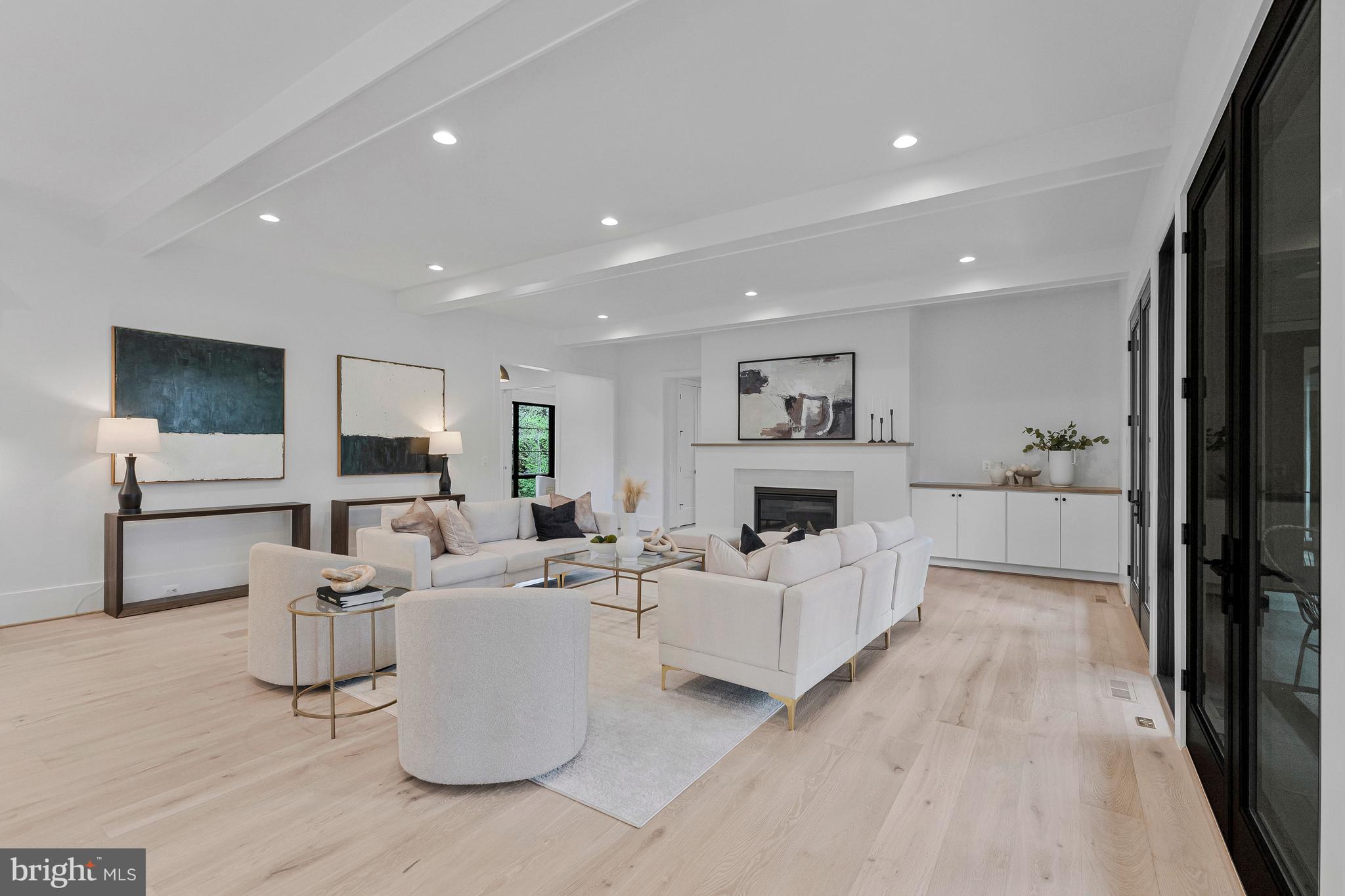 INGLESIDE - Residential