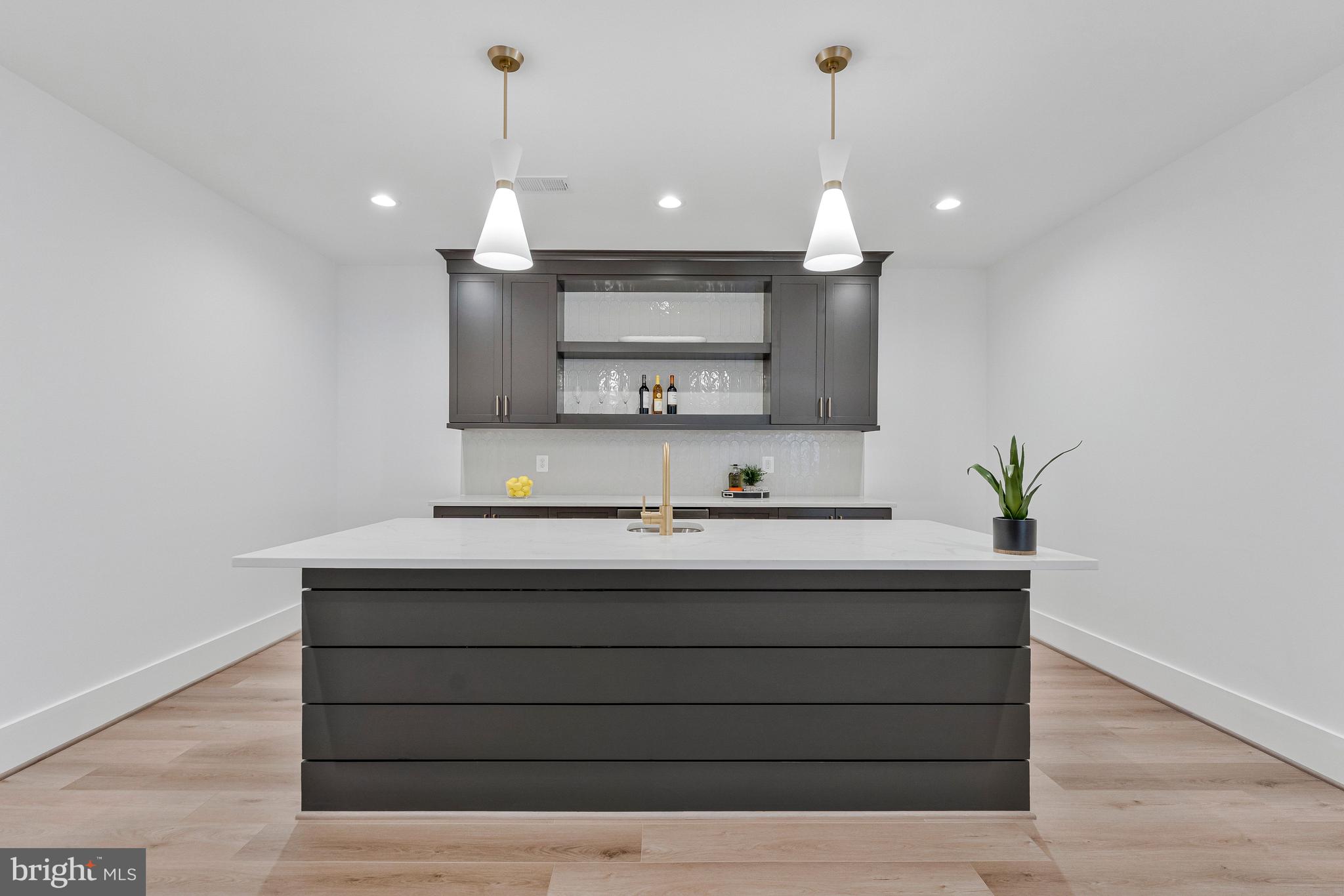 INGLESIDE - Residential