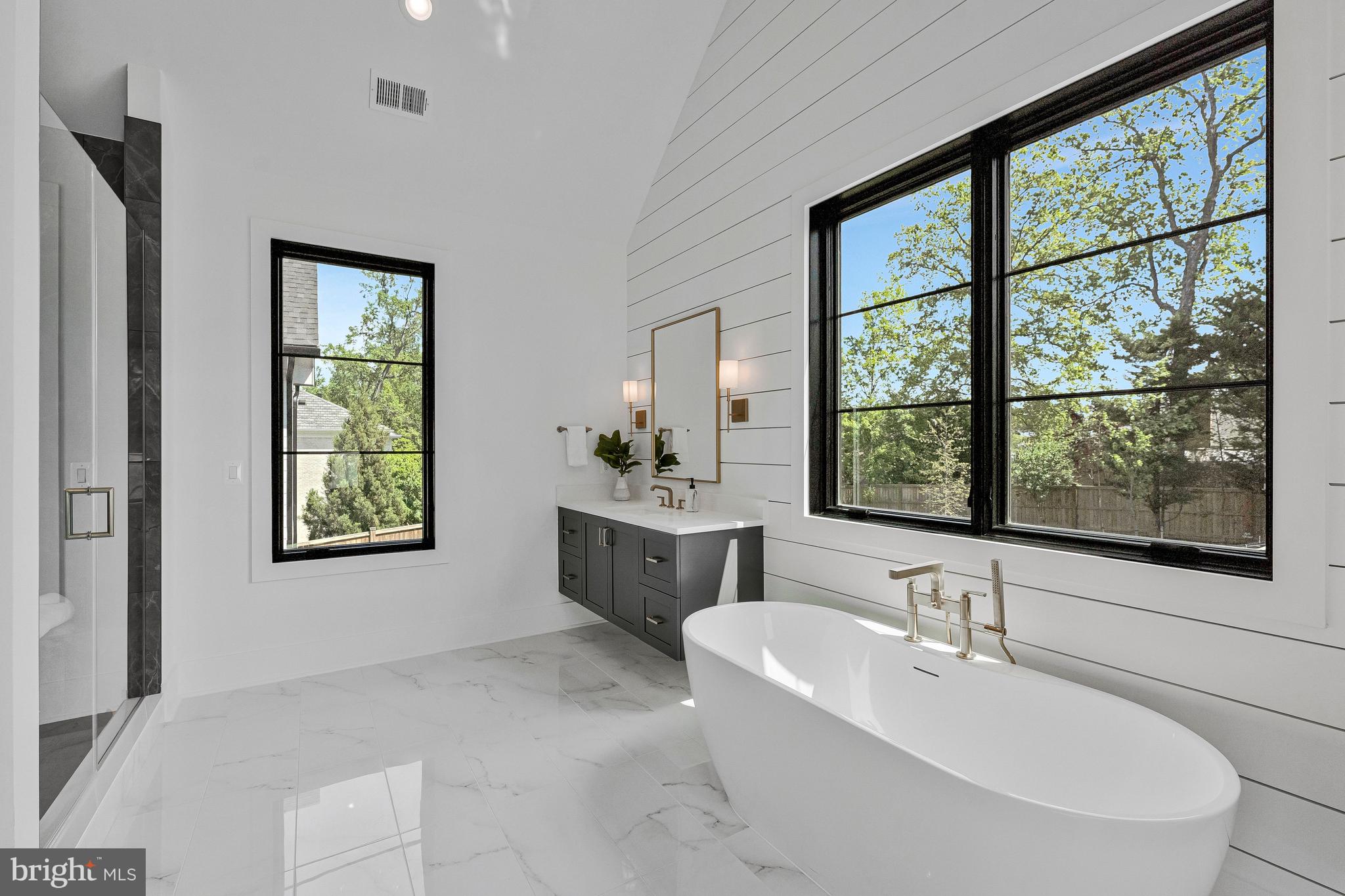 INGLESIDE - Residential