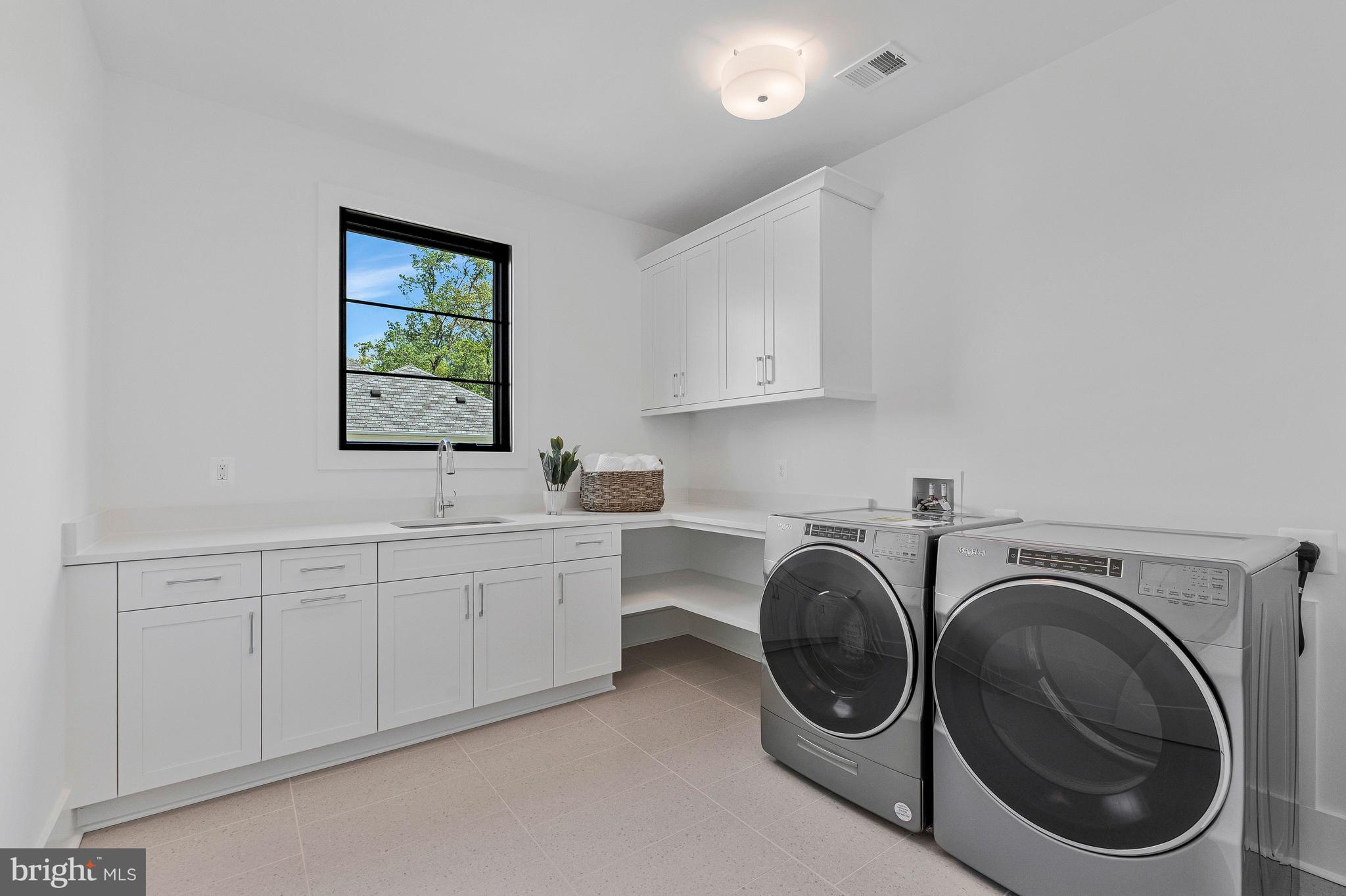 INGLESIDE - Residential