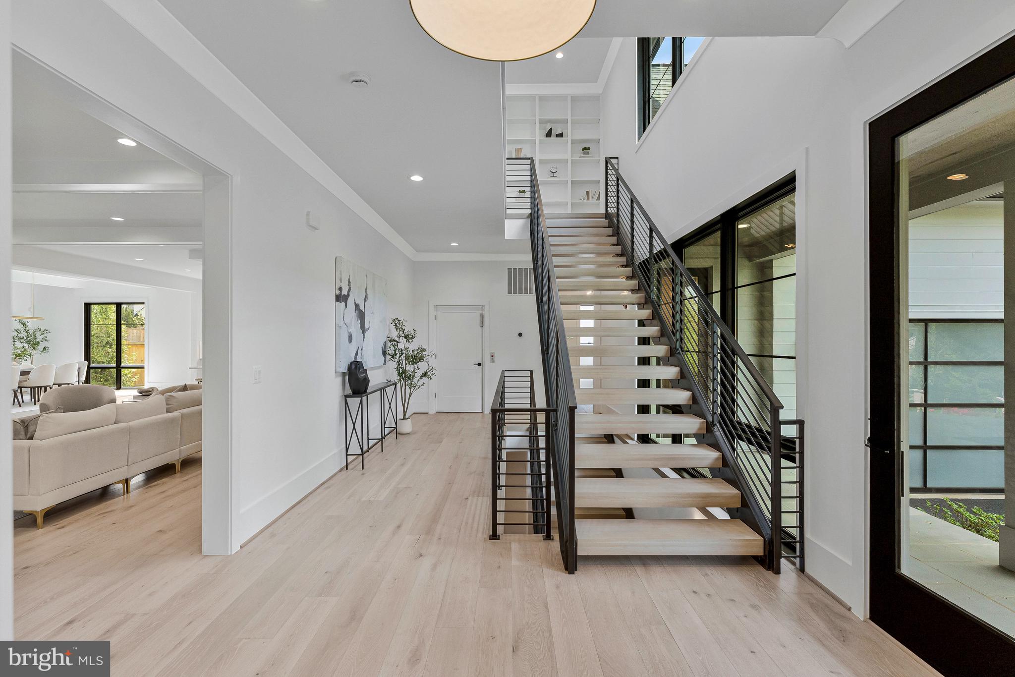 1109 INGLESIDE AVENUE