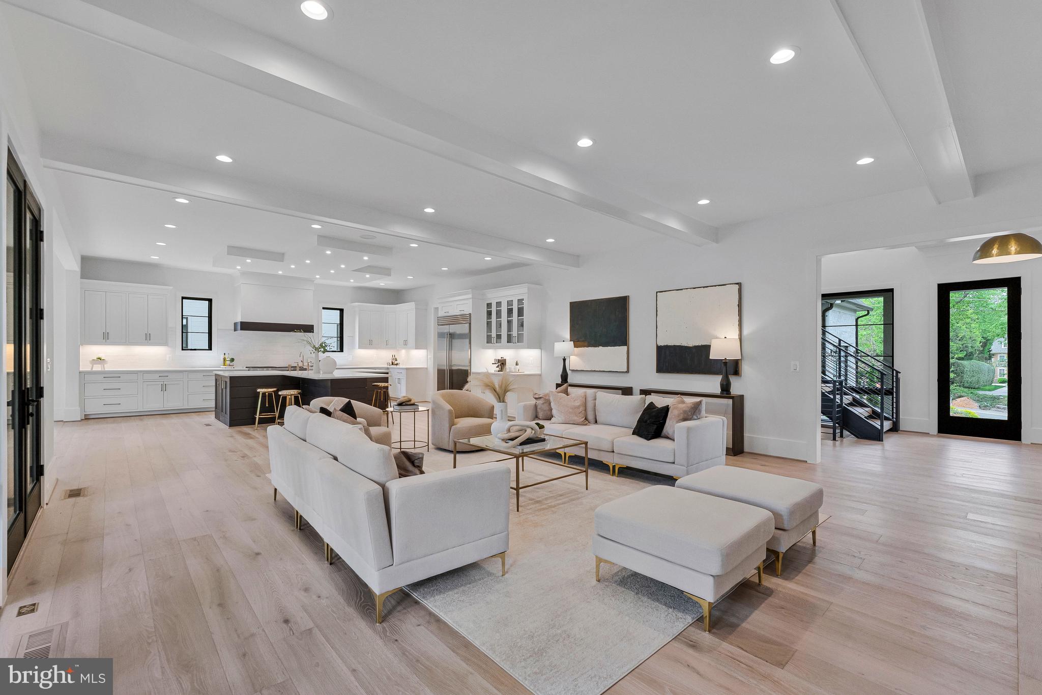 1109 INGLESIDE AVENUE