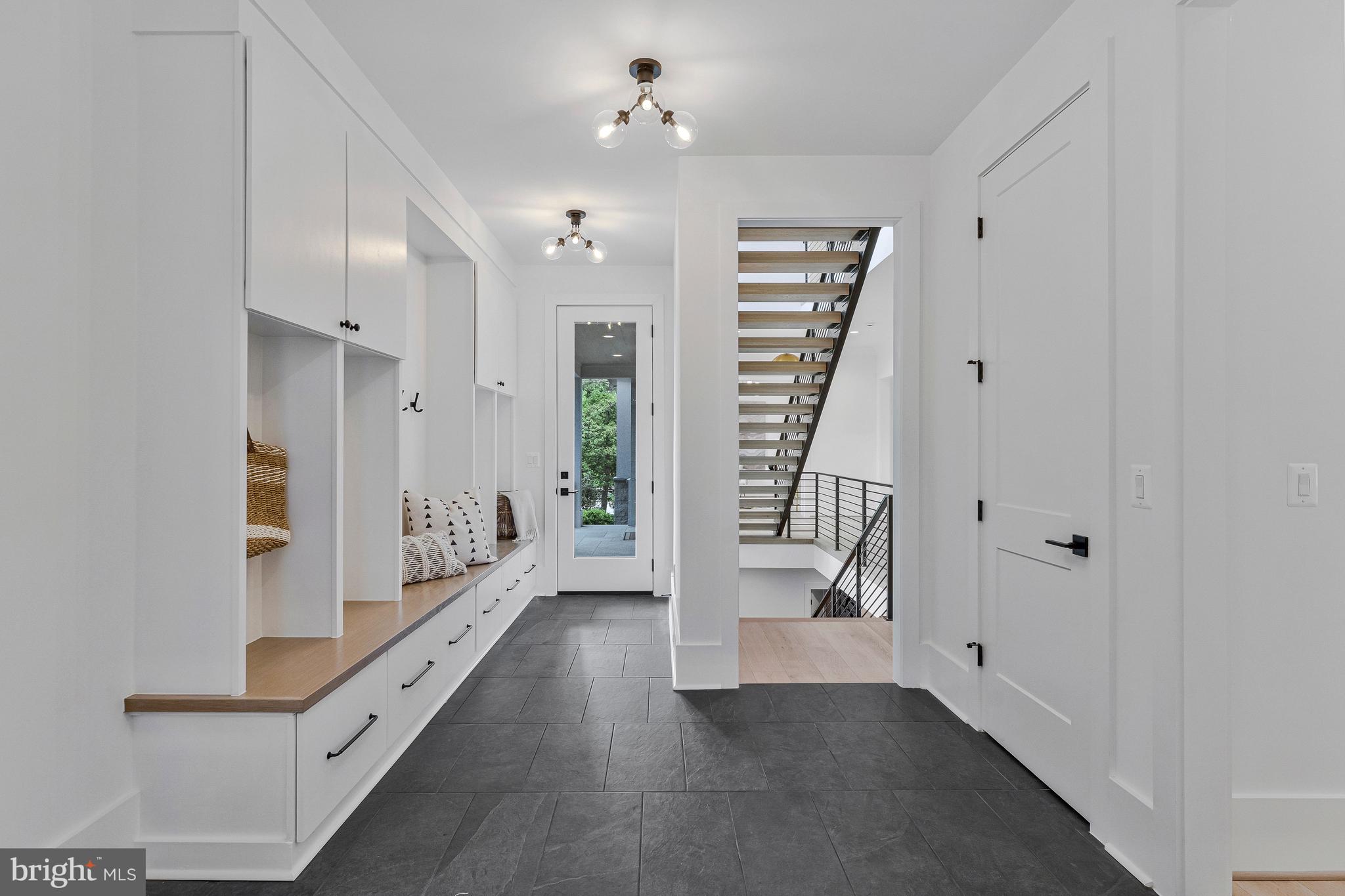 INGLESIDE - Residential