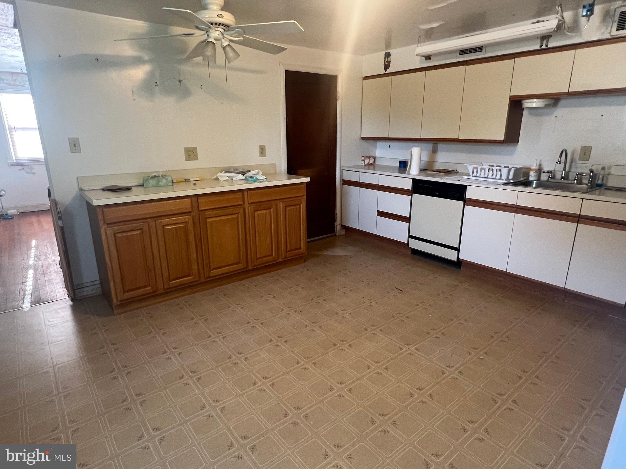 WEST LANSDOWNE - Residential