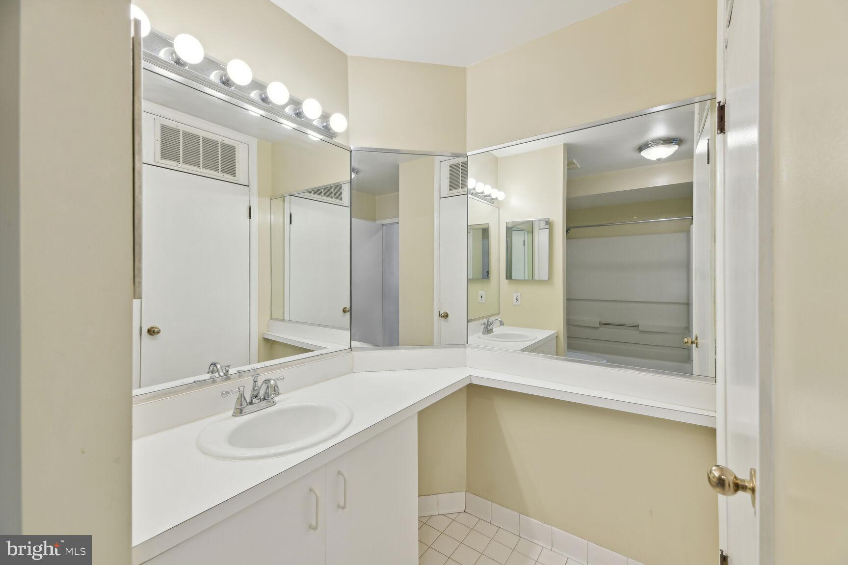 SUMMERWALK - Residential