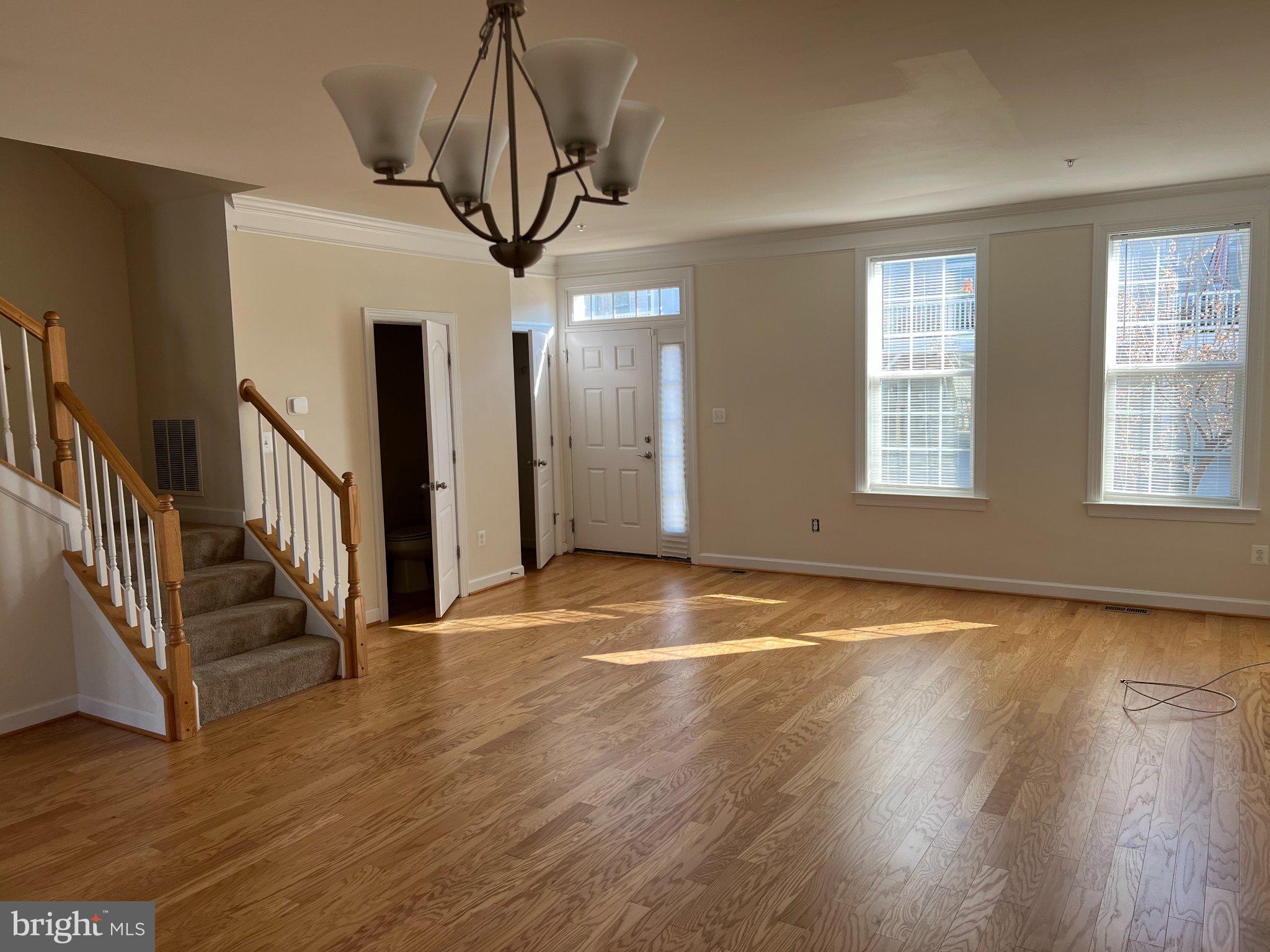 2104 GARDEN GROVE LANE