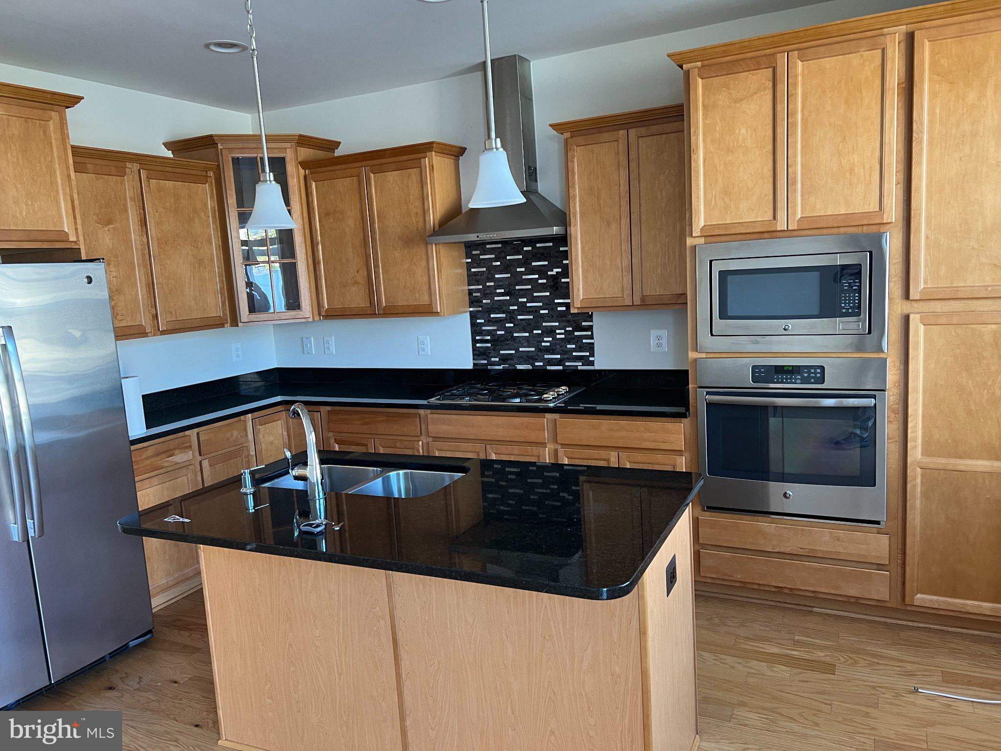 2104 GARDEN GROVE LANE