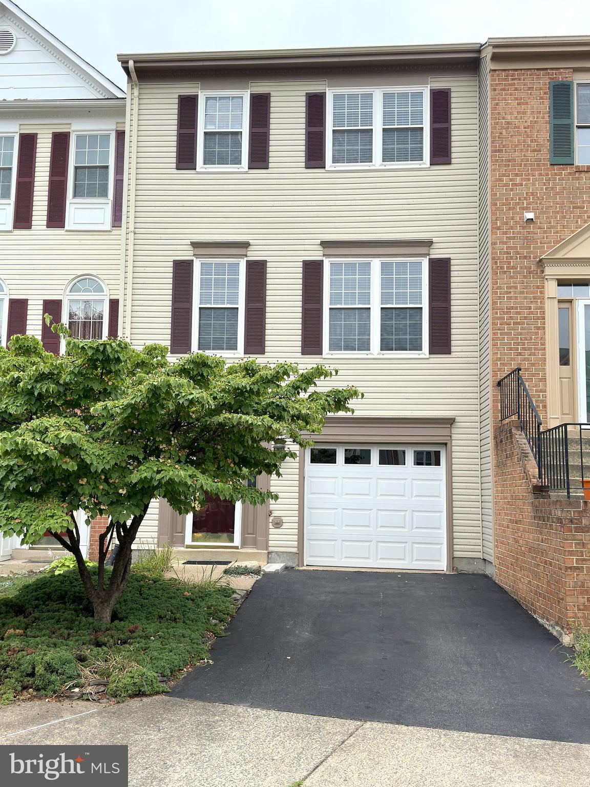 ASHBURN VILLAGE - Residential Lease