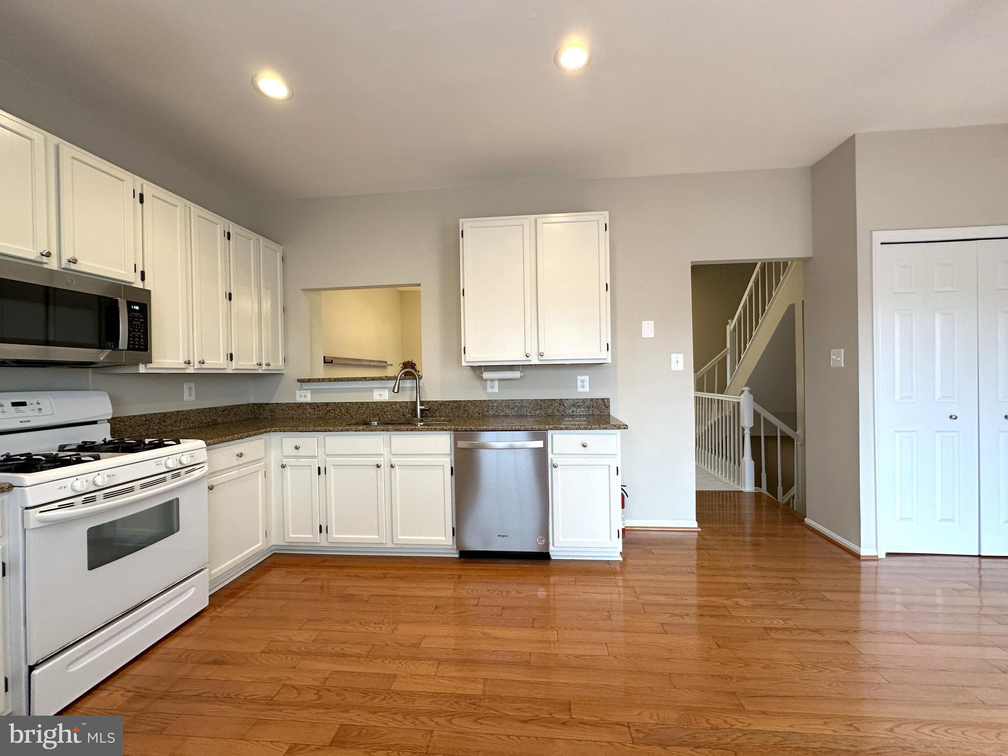 ASHBURN VILLAGE - Residential Lease