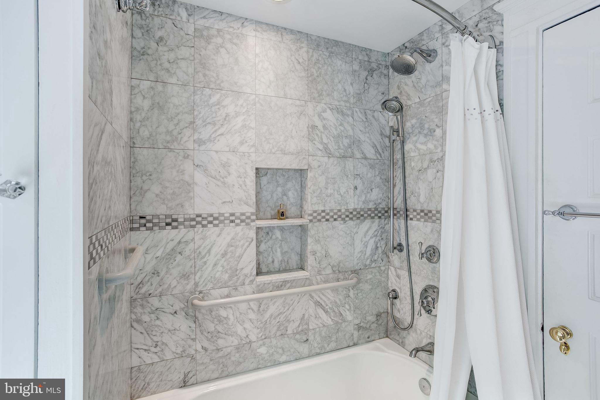 ROLAND PARK - Residential