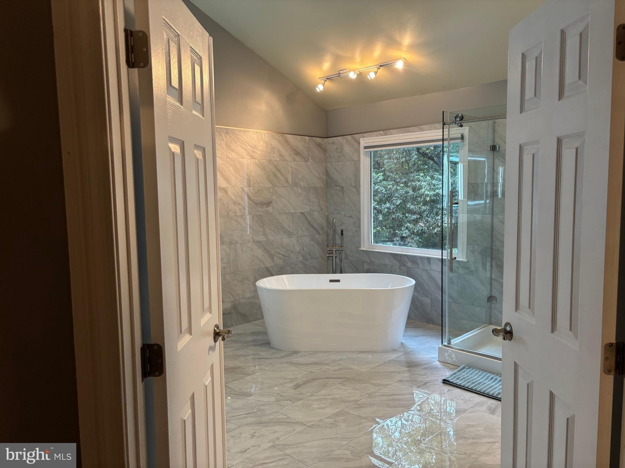 CHANTILLY HIGHLANDS - Residential