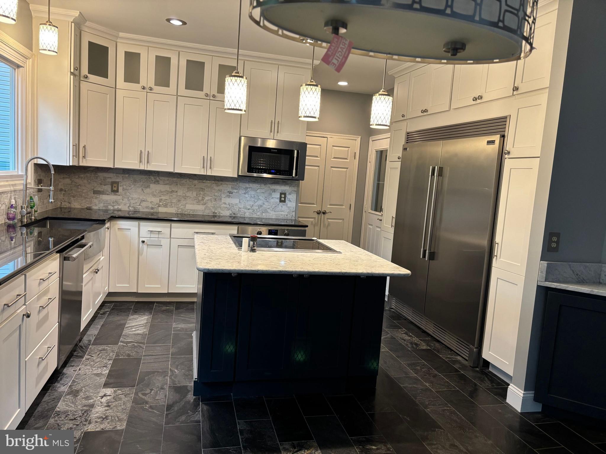 CHANTILLY HIGHLANDS - Residential