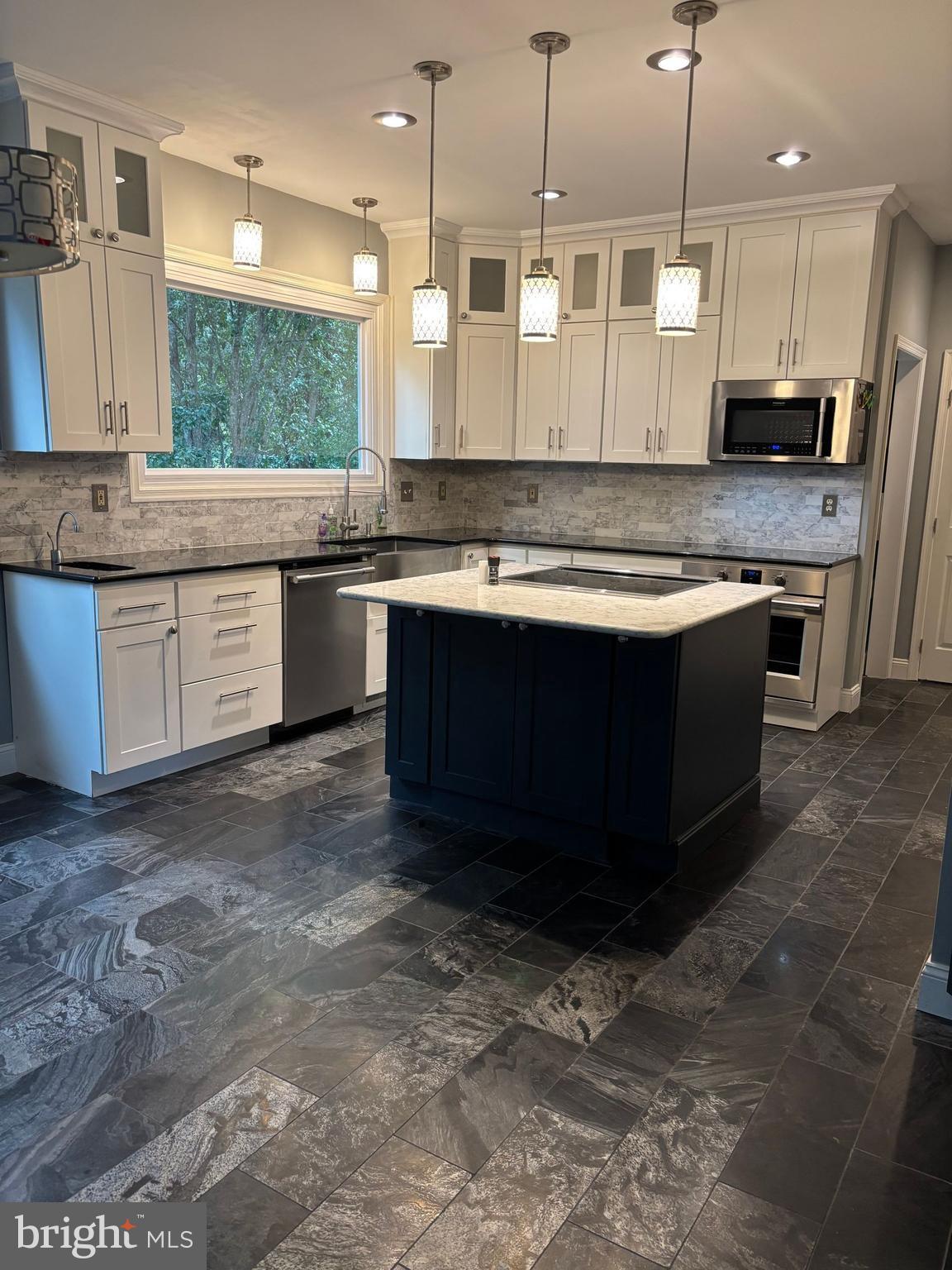 CHANTILLY HIGHLANDS - Residential