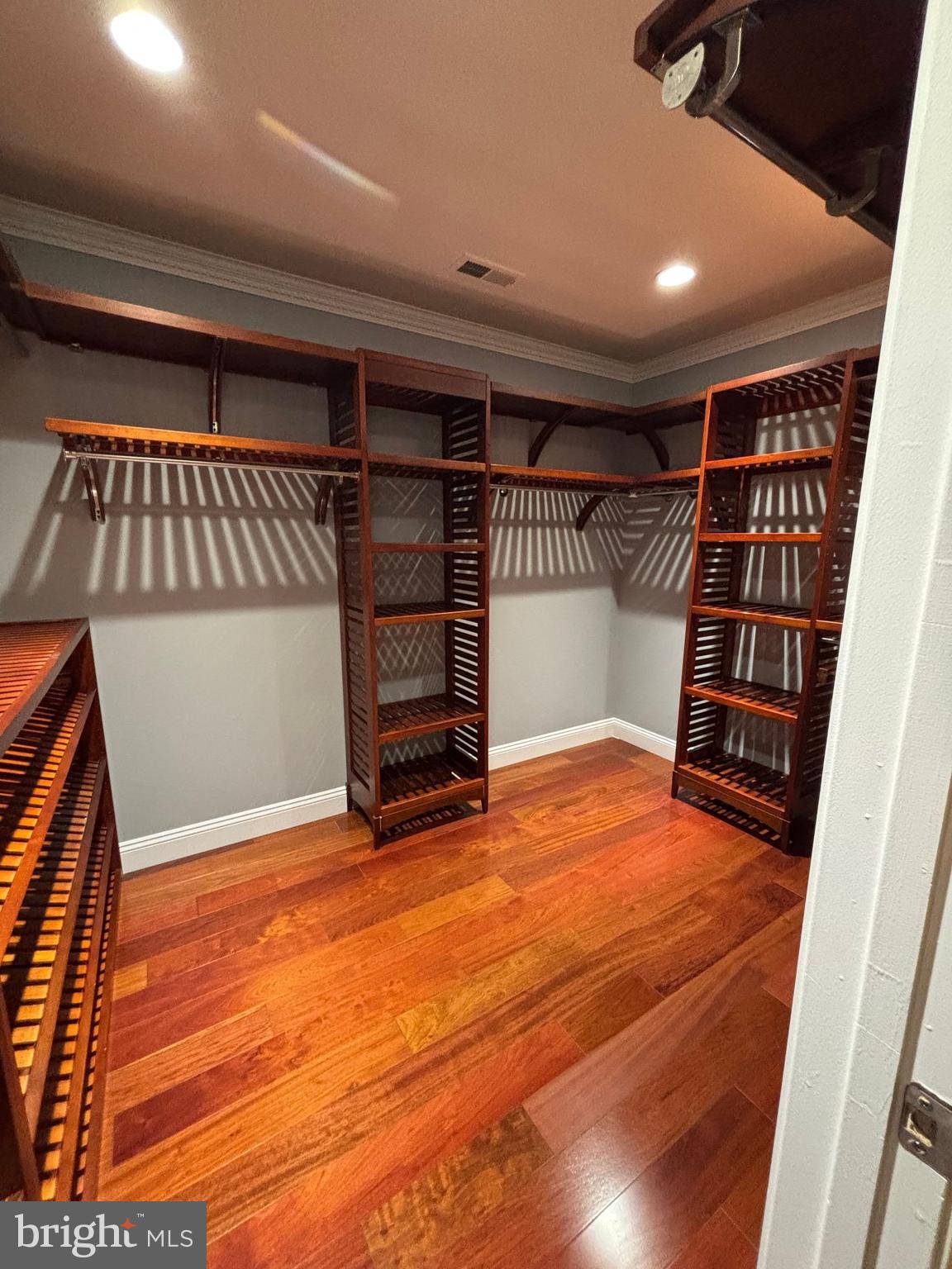 CHANTILLY HIGHLANDS - Residential