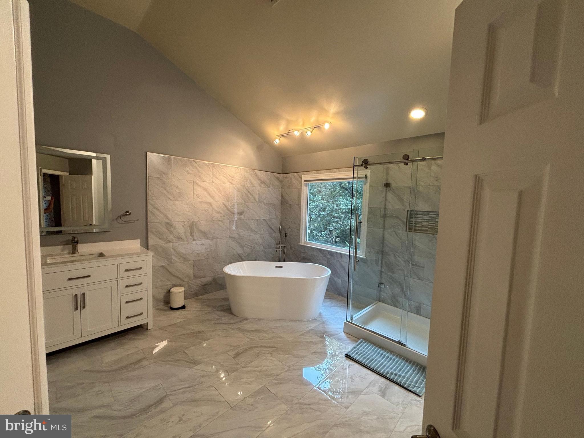 CHANTILLY HIGHLANDS - Residential