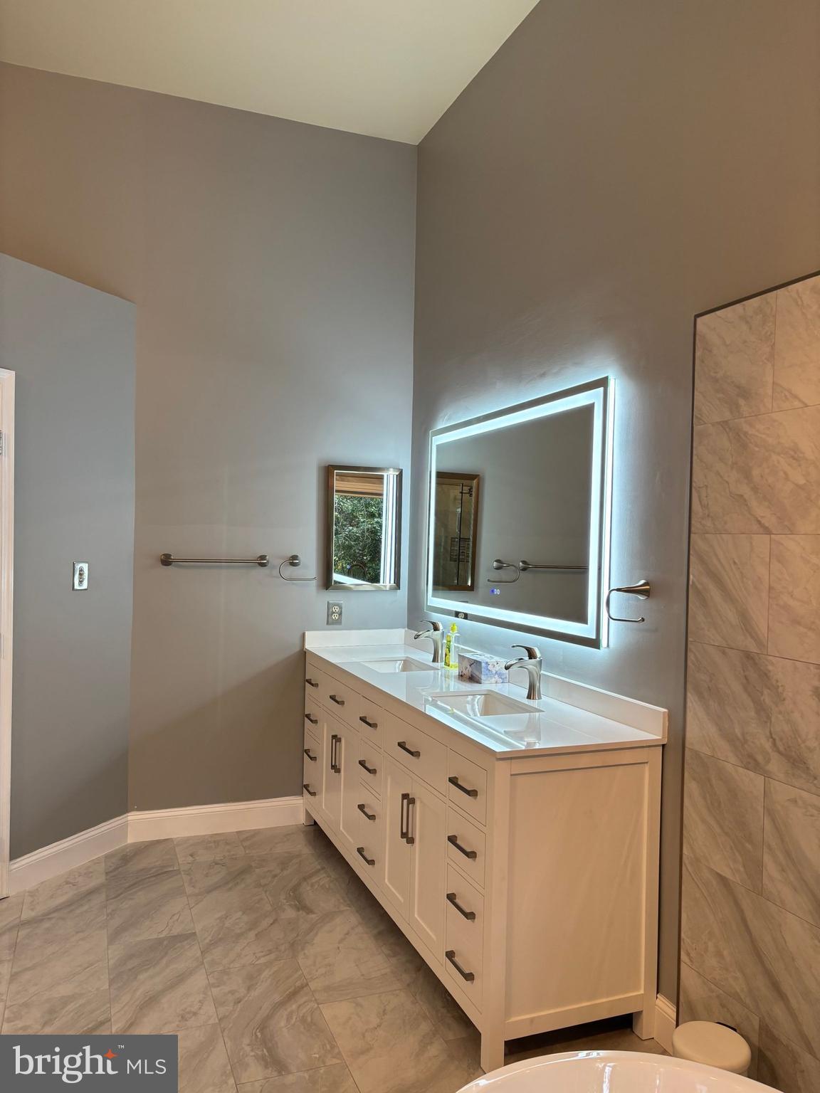 CHANTILLY HIGHLANDS - Residential