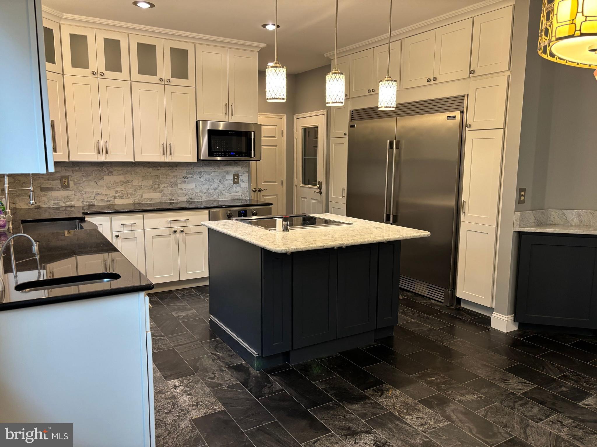 CHANTILLY HIGHLANDS - Residential