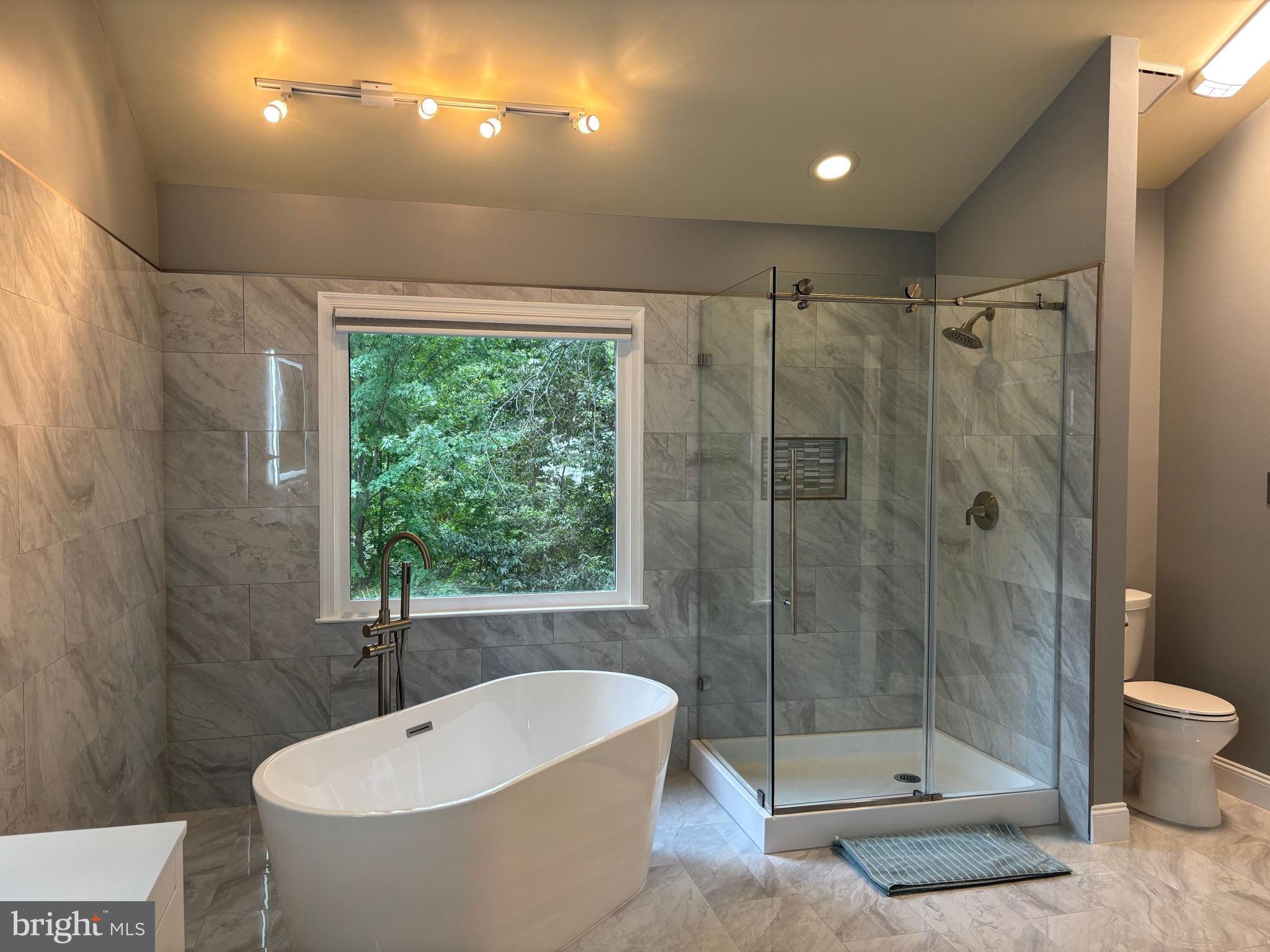 CHANTILLY HIGHLANDS - Residential