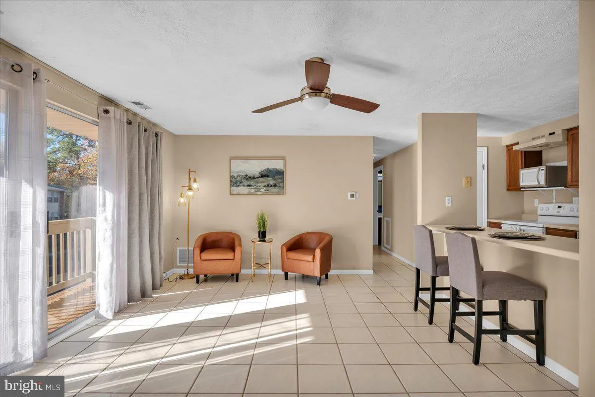 Marlton, New Jersey 08053, United States, 2 Bedrooms Bedrooms, ,2 BathroomsBathrooms,Residential,Contingent,230072