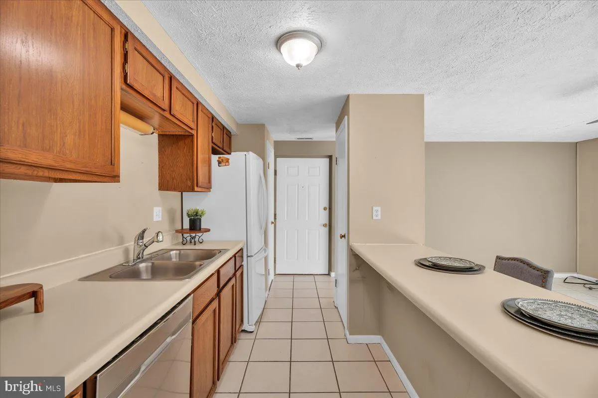 Marlton, New Jersey 08053, United States, 2 Bedrooms Bedrooms, ,2 BathroomsBathrooms,Residential,Contingent,230072