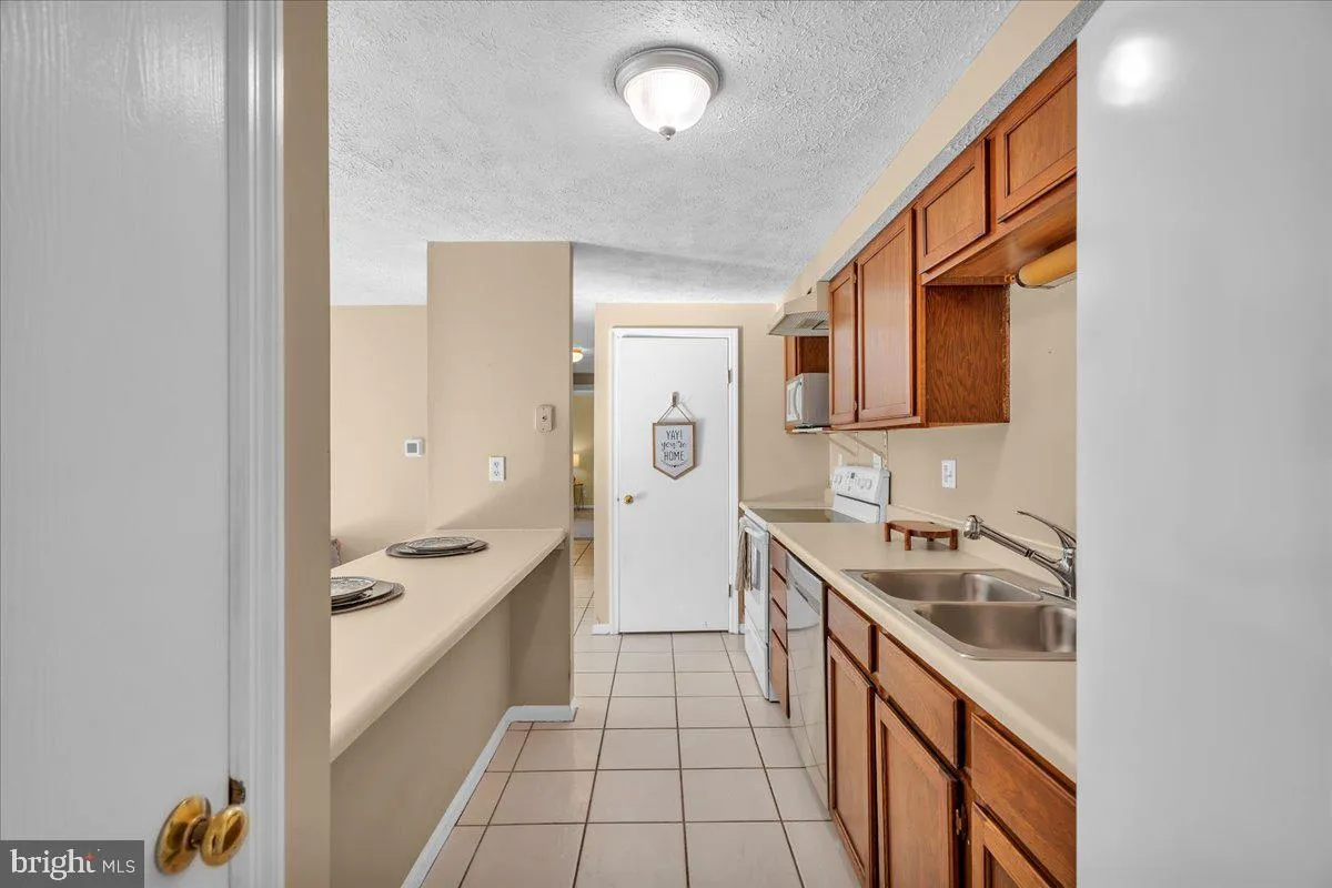 Marlton, New Jersey 08053, United States, 2 Bedrooms Bedrooms, ,2 BathroomsBathrooms,Residential,Contingent,230072