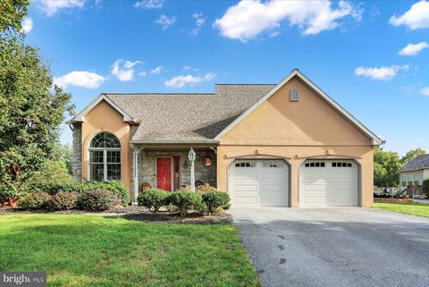 Photo of 193 SPRINGDALE LN, MILLERSVILLE, PA 17551 (MLS # PALA2041310)