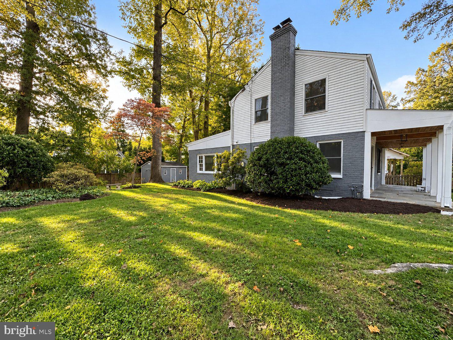 2901 WOODLAWN AVENUE
