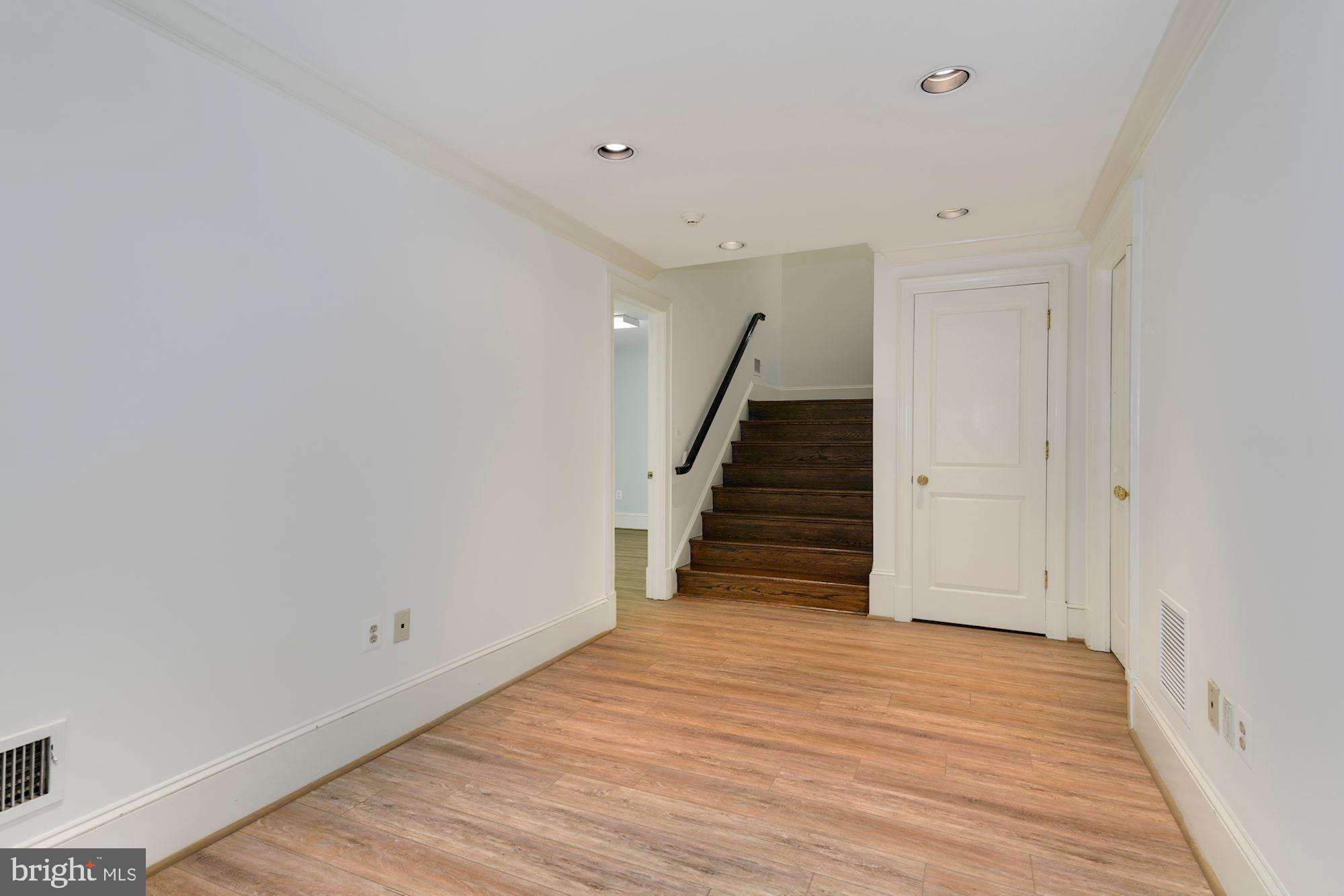 SPRING VALLEY - Residential