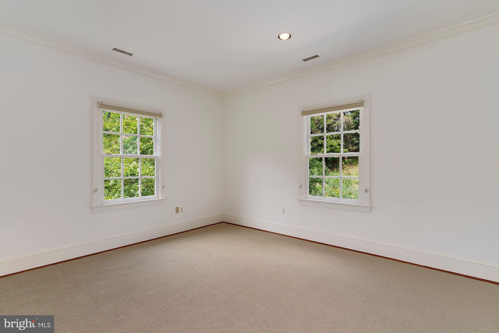 SPRING VALLEY - Residential