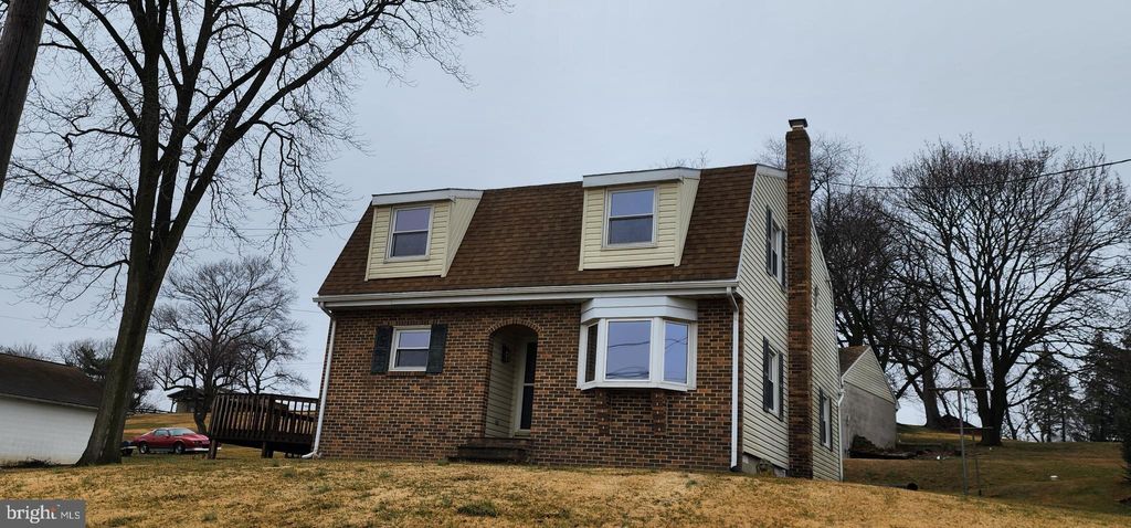 Photo of 827 Disston View Drive, LITITZ, PA 17543 (MLS # PALA2085110)