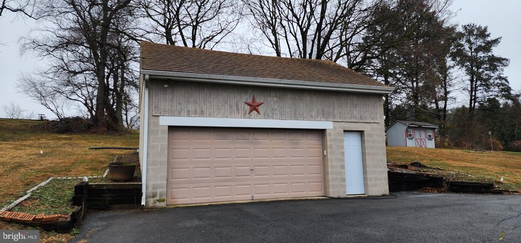 Photo of 827 Disston View Drive, LITITZ, PA 17543 (MLS # PALA2085110)