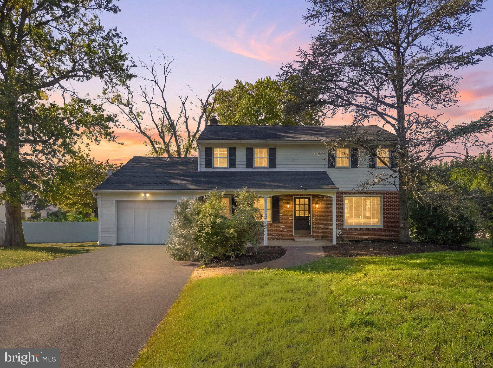 377 N LOCUST AVENUE