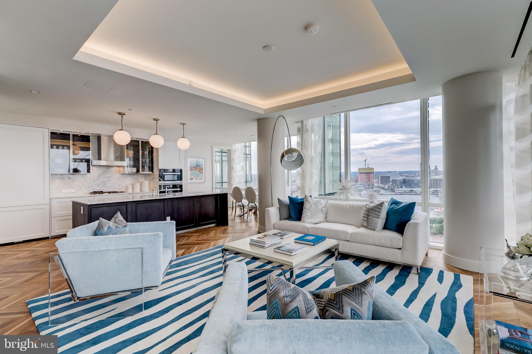 FOUR SEASONS PRIVATE RESIDENCES - Residential