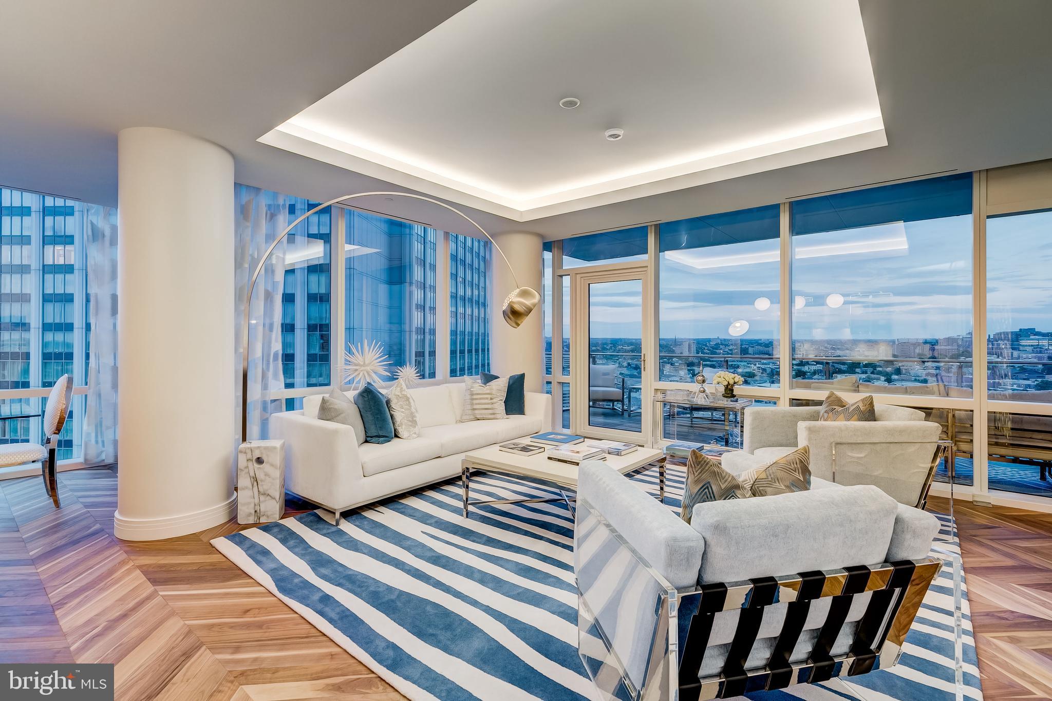 FOUR SEASONS PRIVATE RESIDENCES - Residential