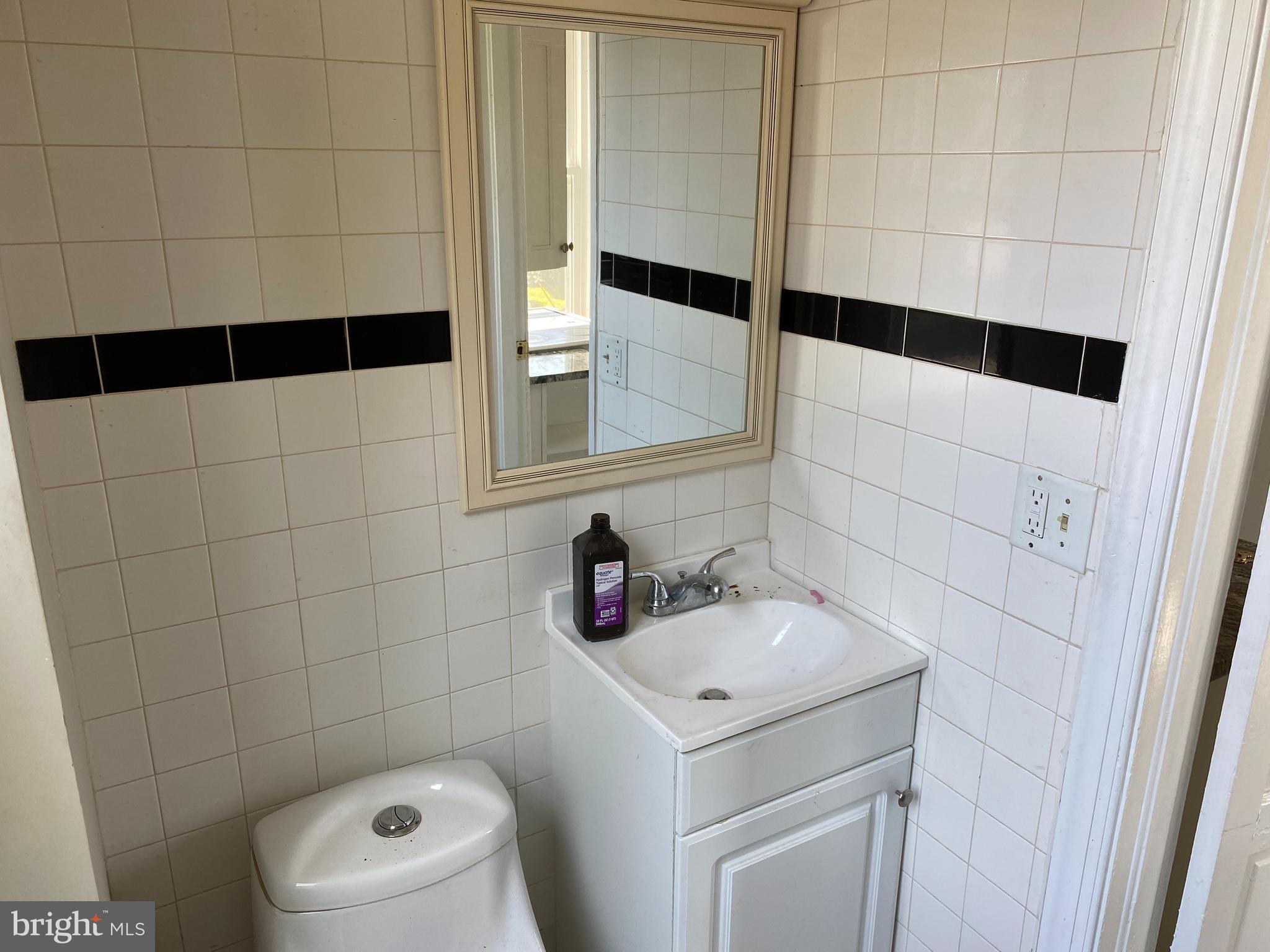 CRESTMONT - Residential Lease