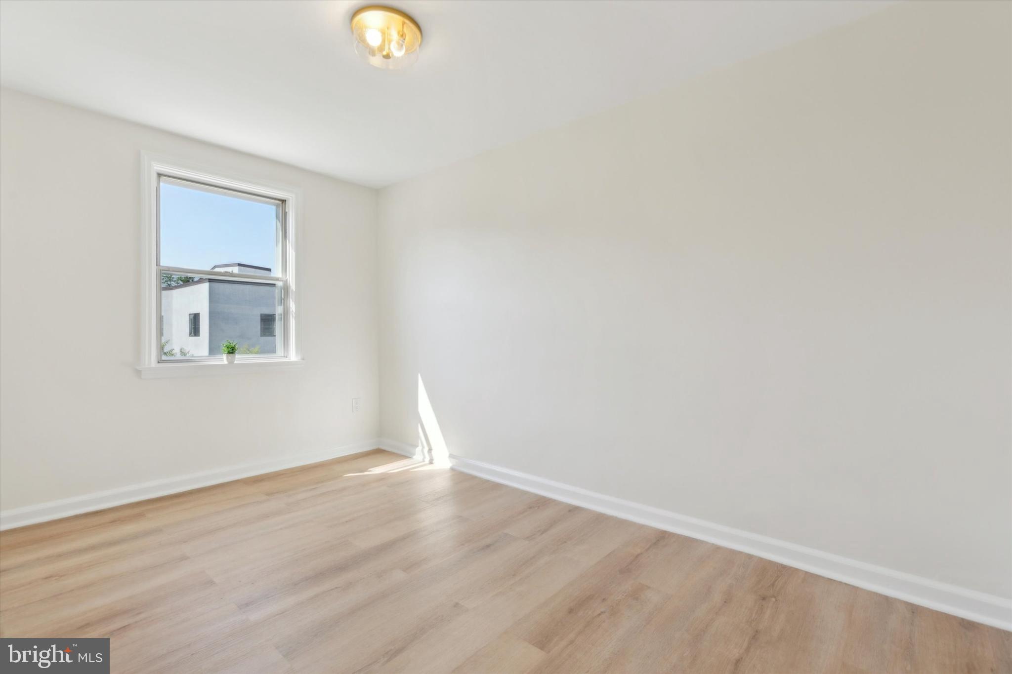 ROXBOROUGH - Residential Lease